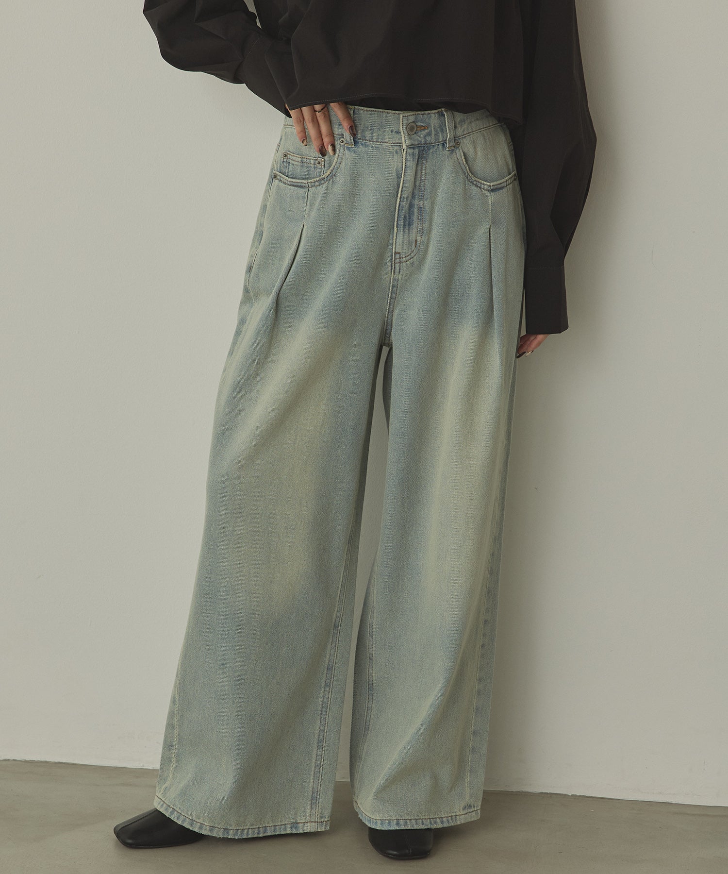 DENIM POCKET TUCK PANTS
