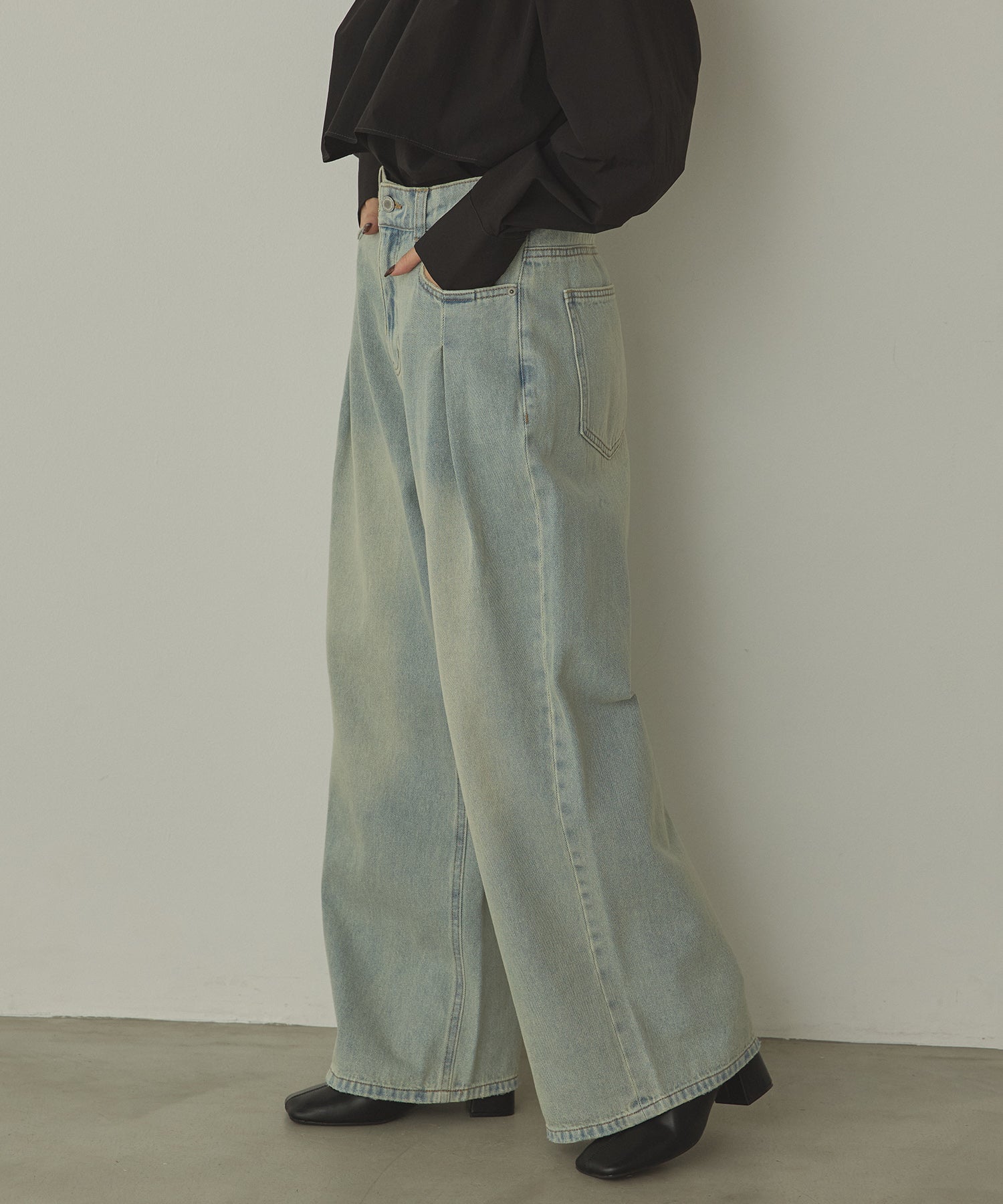 DENIM POCKET TUCK PANTS