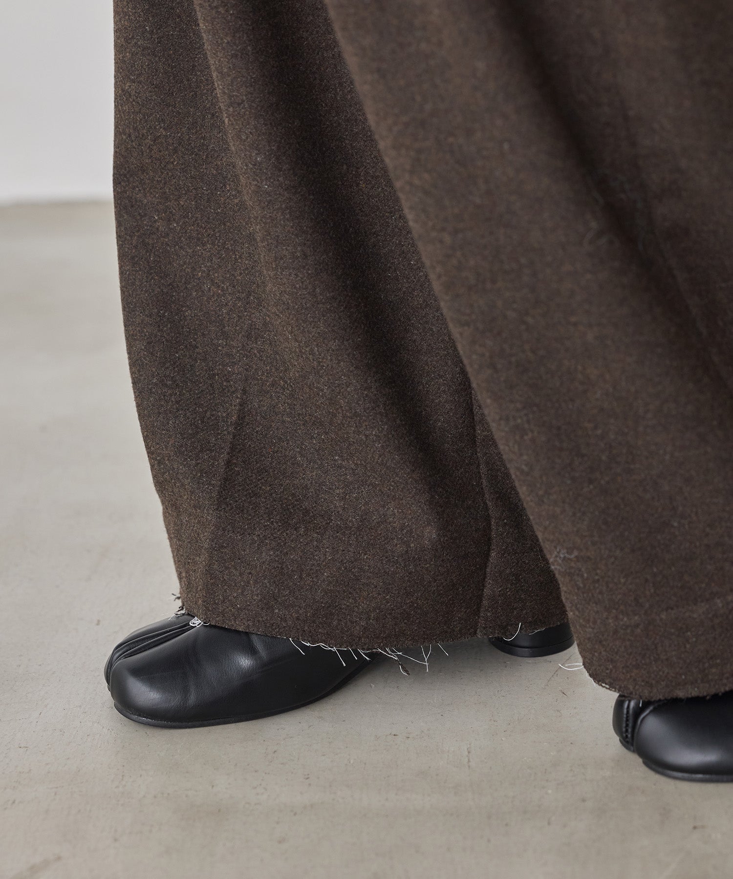 WOOL BLEND WIDE TUCK PANTS