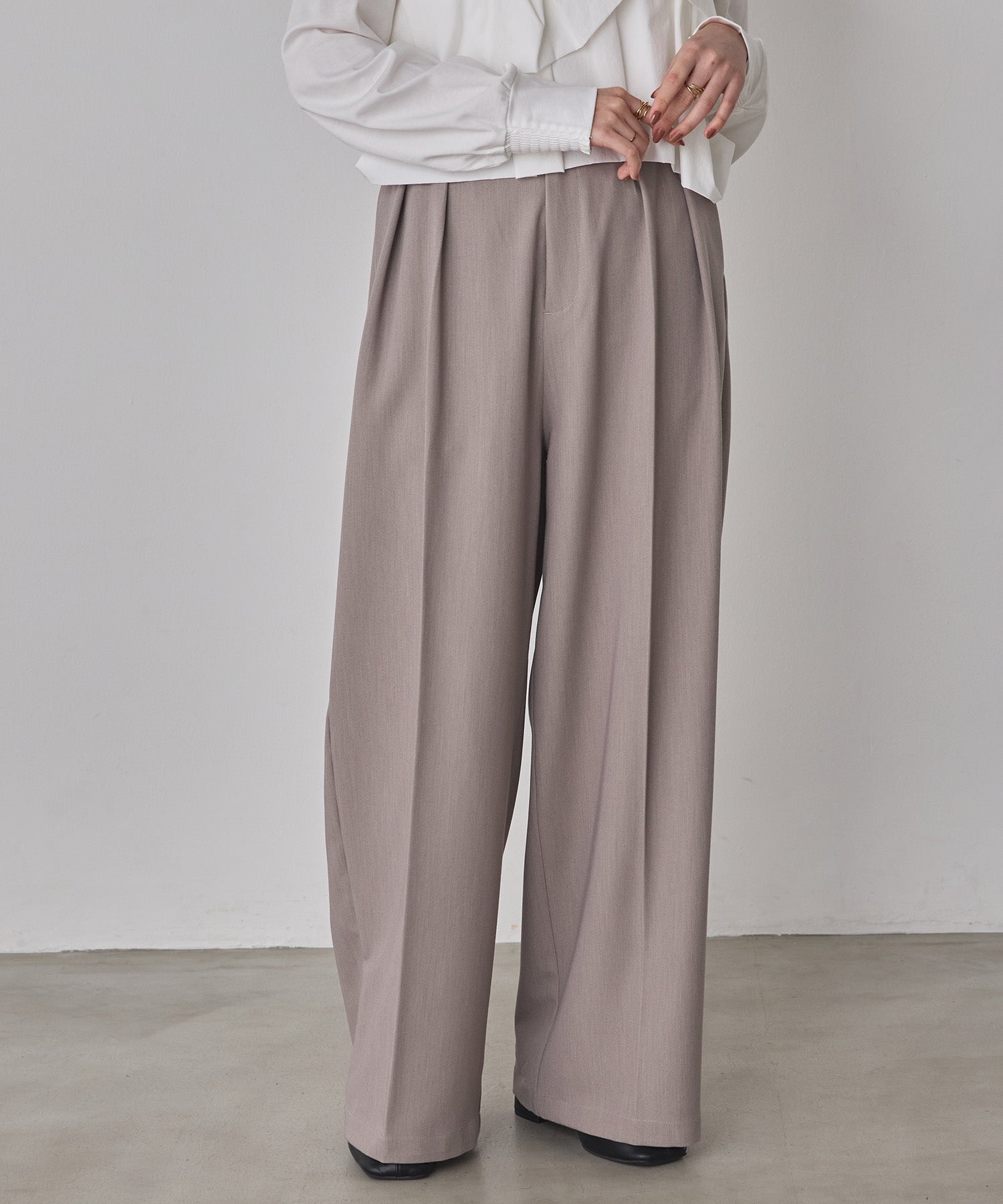 POLYRAYON TUCK PANTS