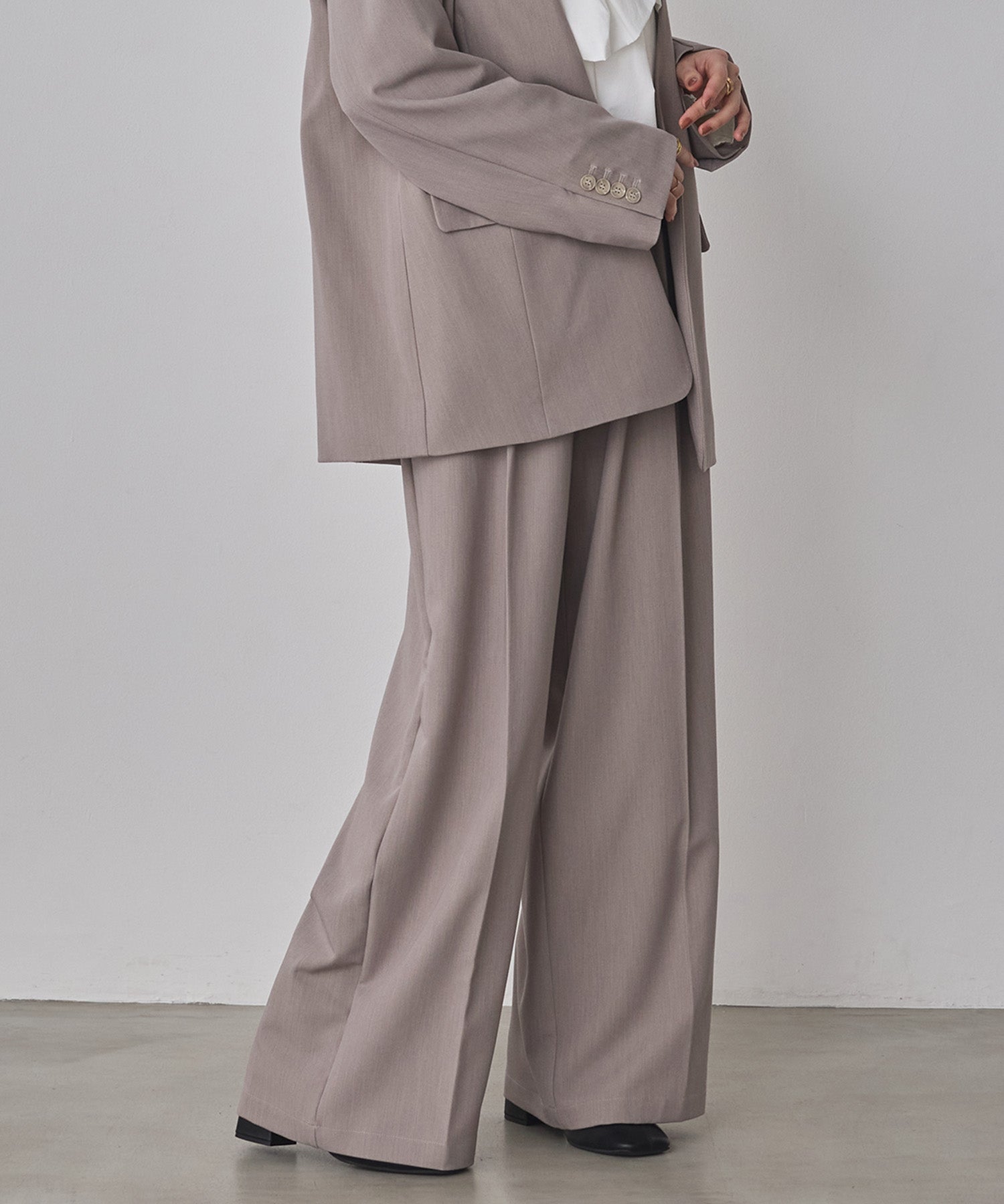 POLYRAYON TUCK PANTS
