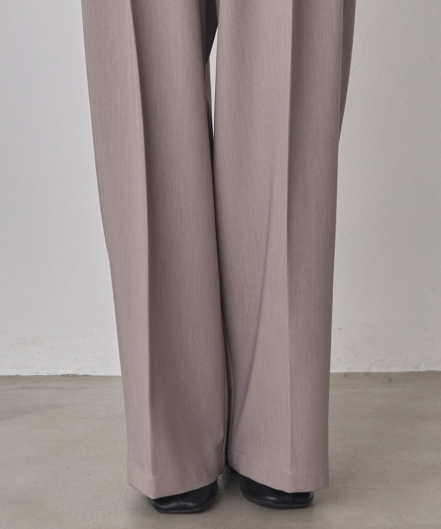 POLYRAYON TUCK PANTS