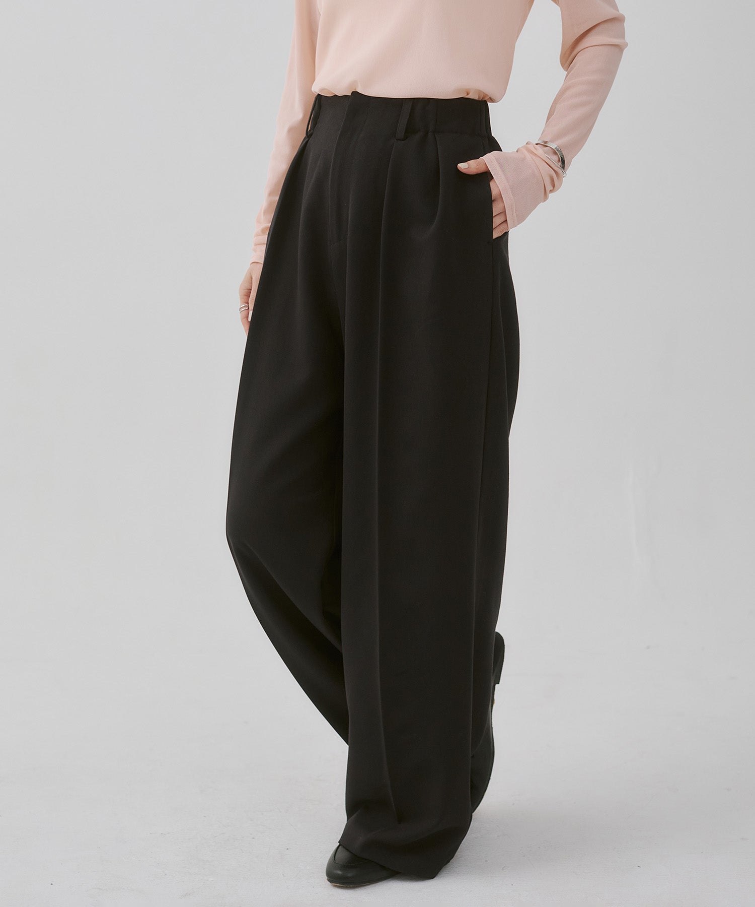 POLYRAYON TUCK PANTS