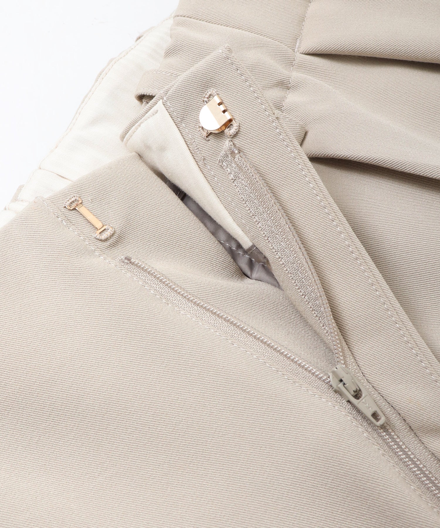 POLYRAYON TUCK PANTS