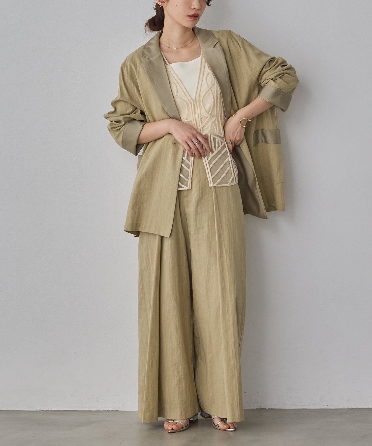 SPRING SLAB DEEP TUCK PANTS