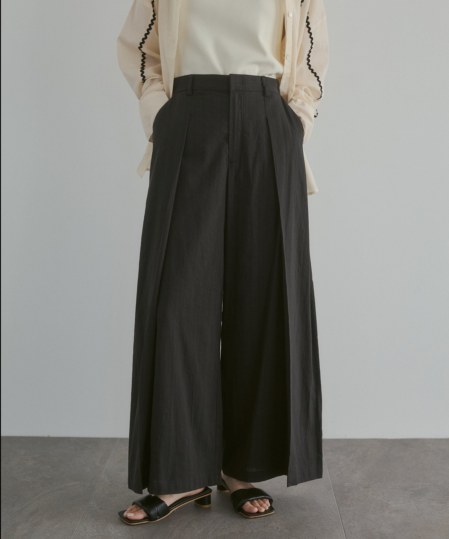 SPRING SLAB DEEP TUCK PANTS