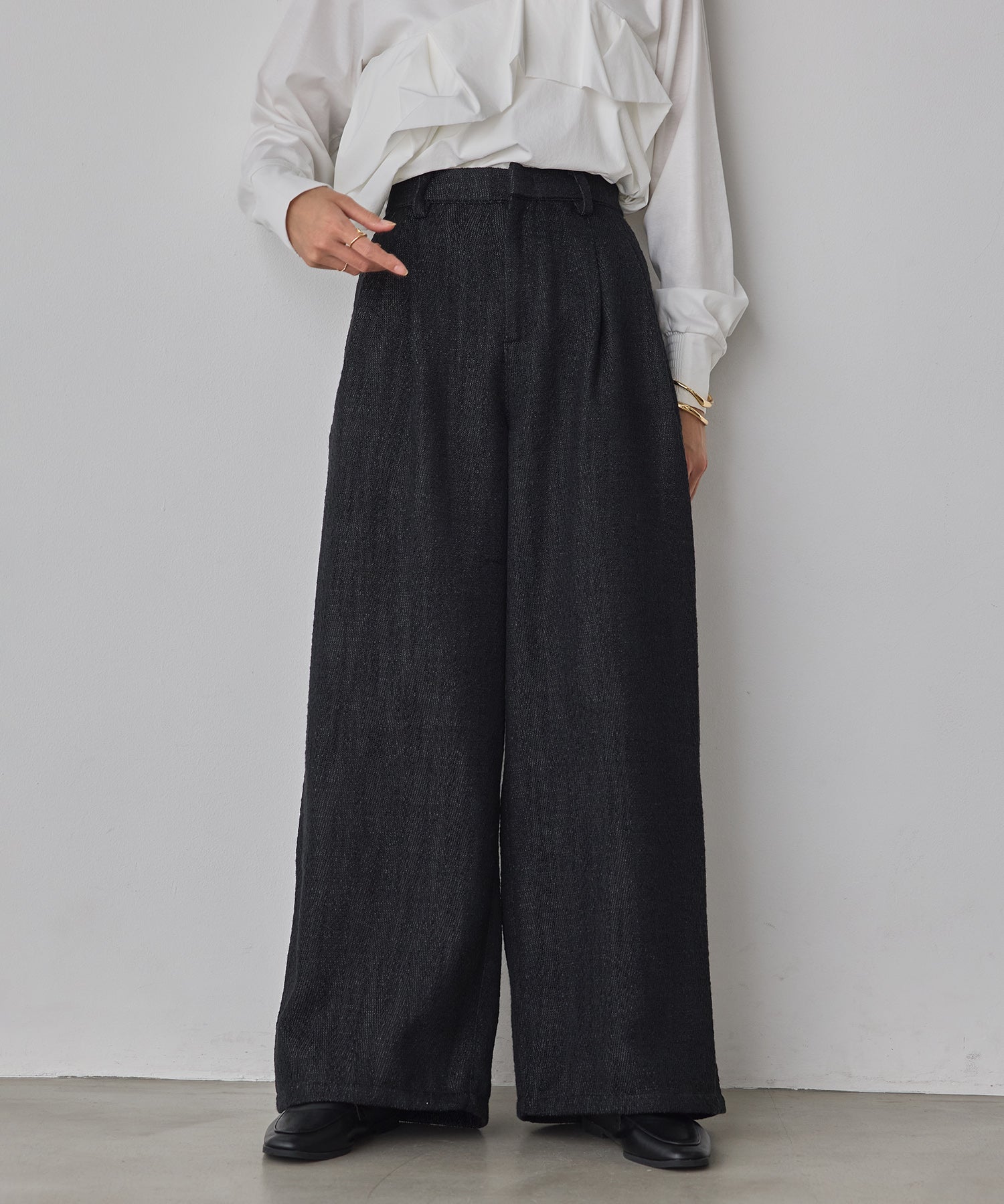 DENIM-LIKE HERRINGBONE TUCK PANTS