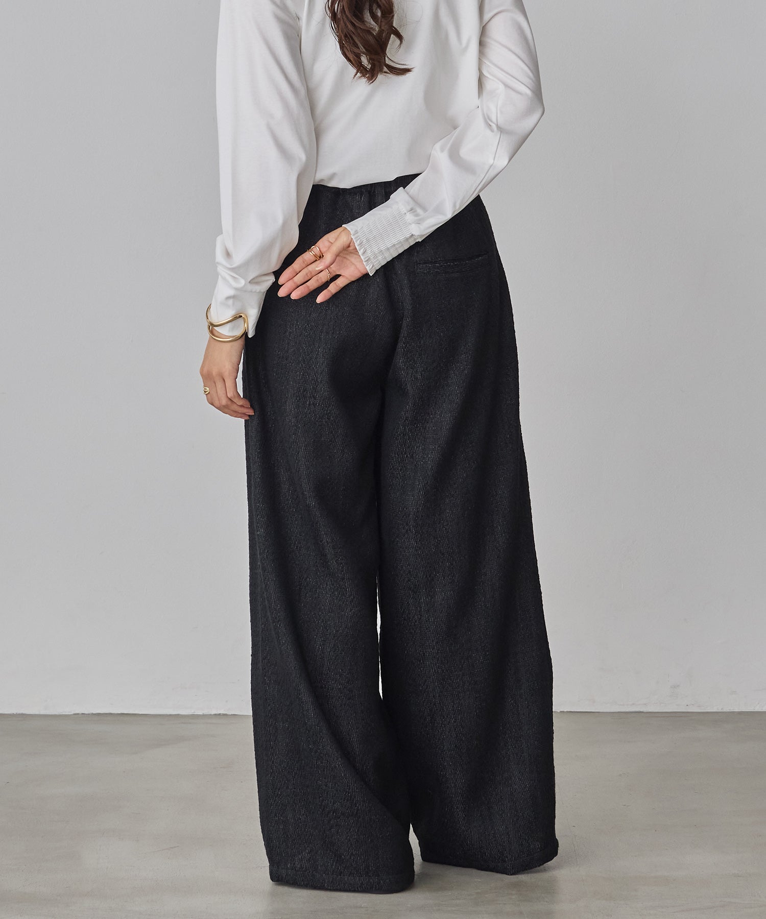 DENIM-LIKE HERRINGBONE TUCK PANTS