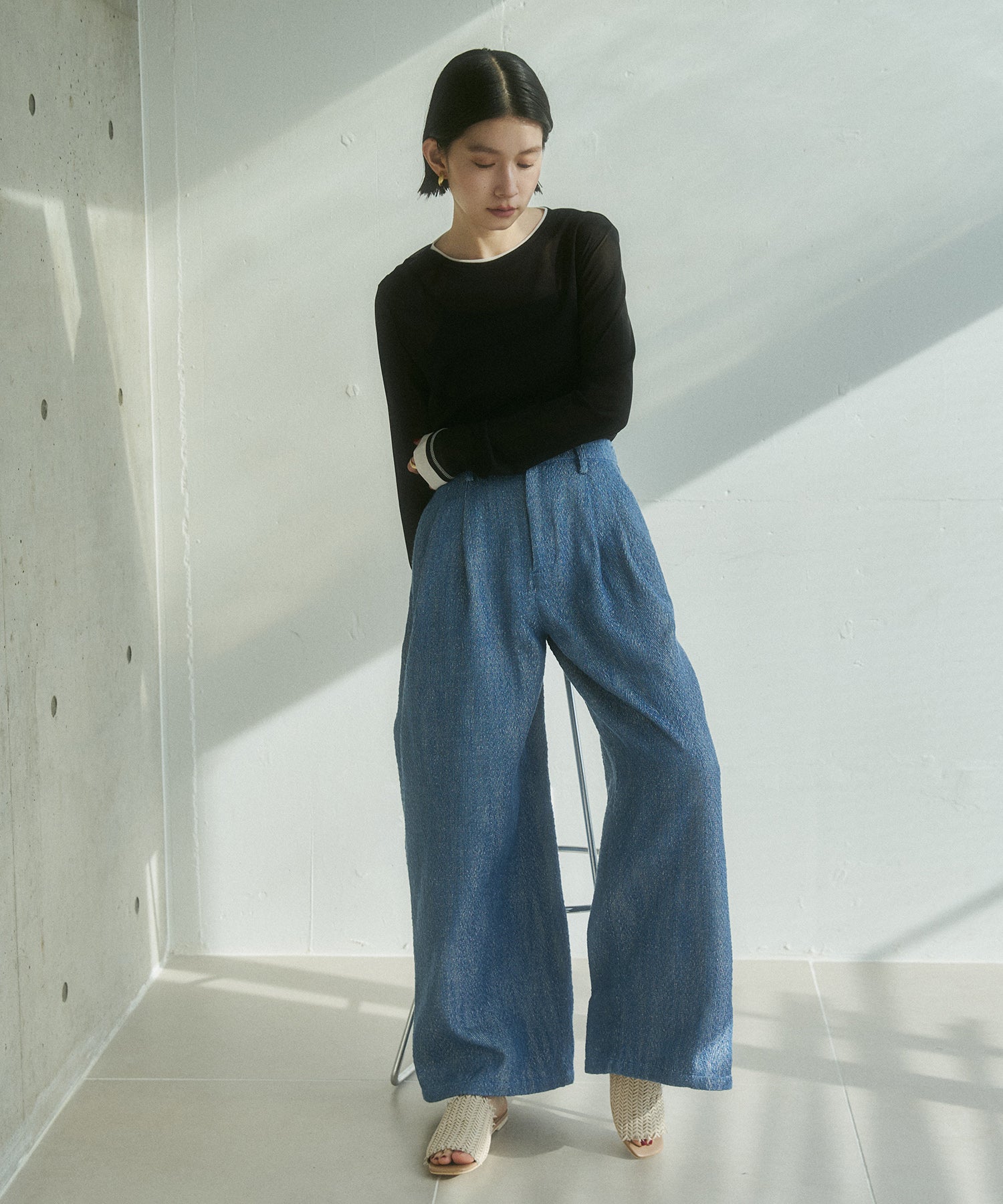 DENIM-LIKE HERRINGBONE TUCK PANTS