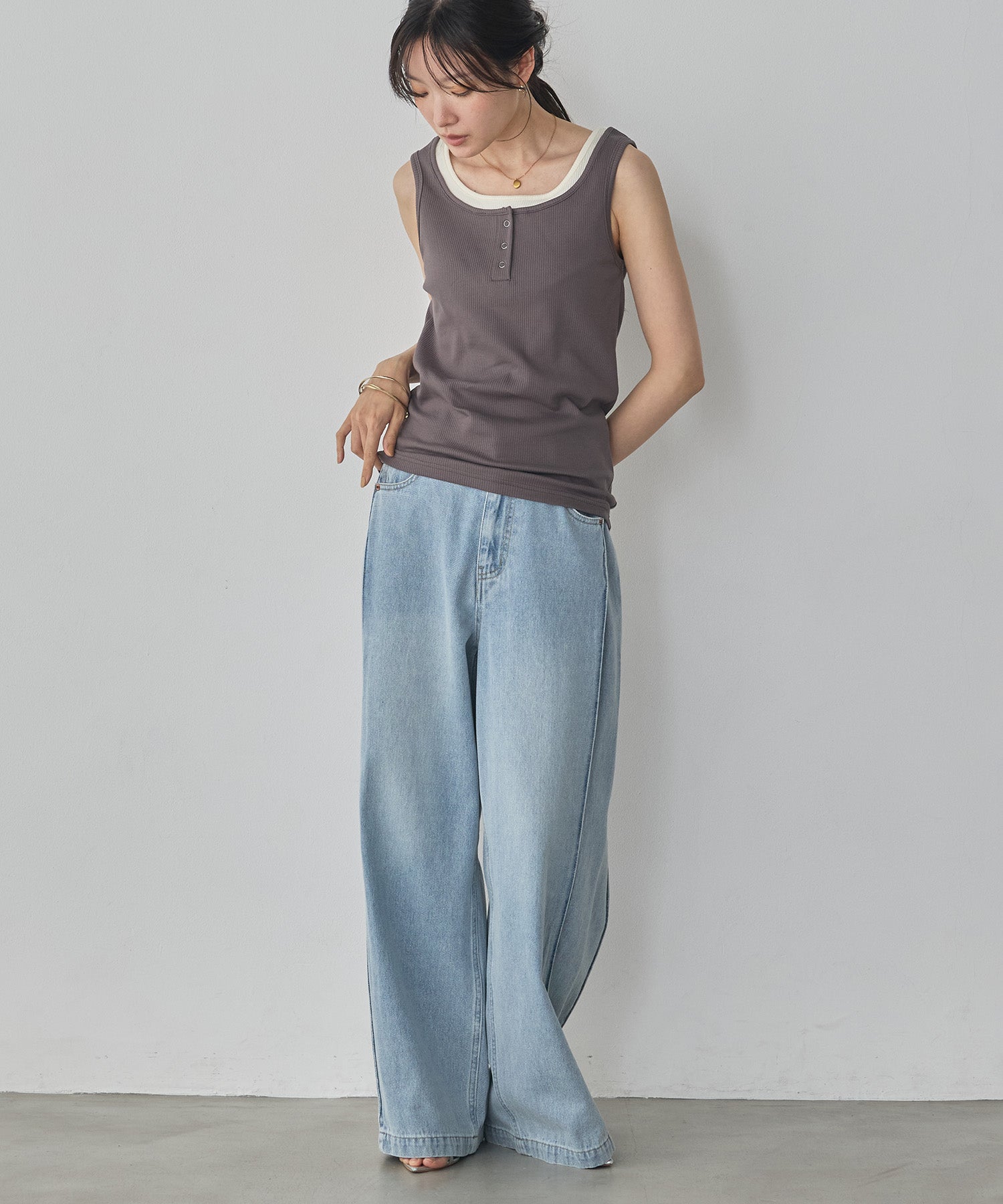 DENIM/TWILL SIDE-TUCK PANTS