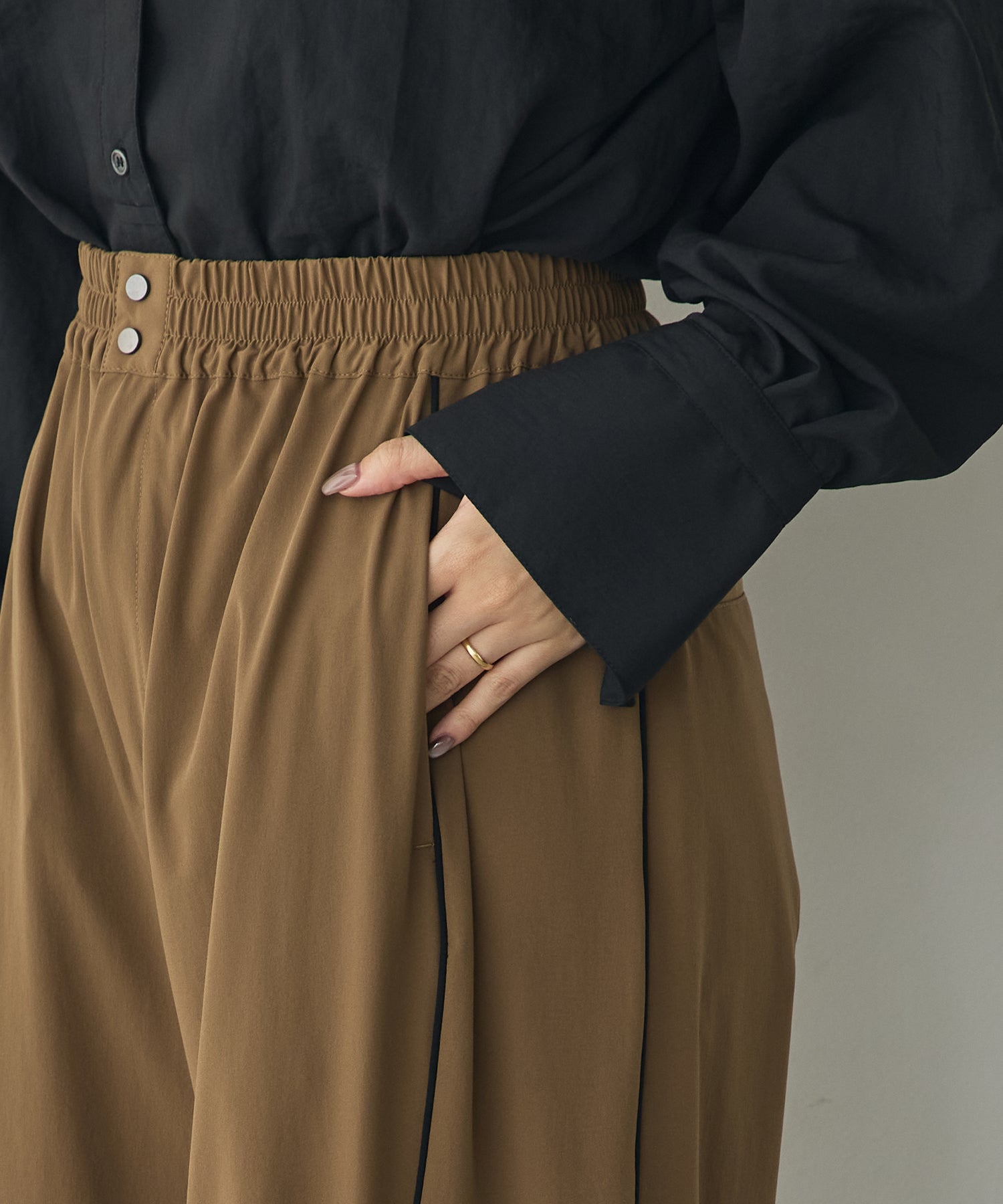 [ICE TOUCH] THICK-KNIT SIDE-STRIPE PANTS