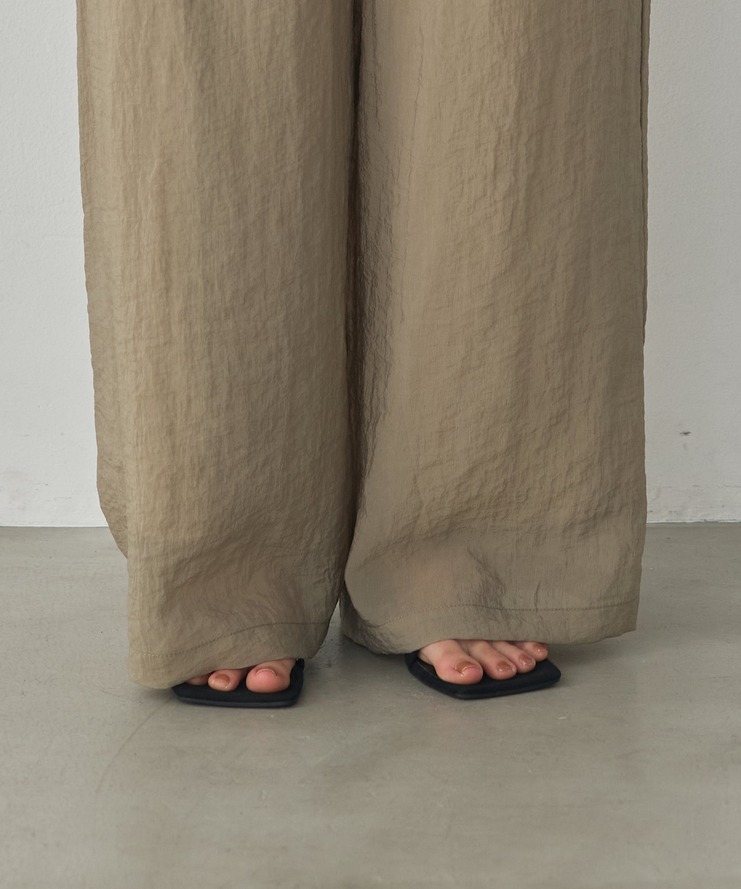 GLOSSY SHEER EASY PANTS