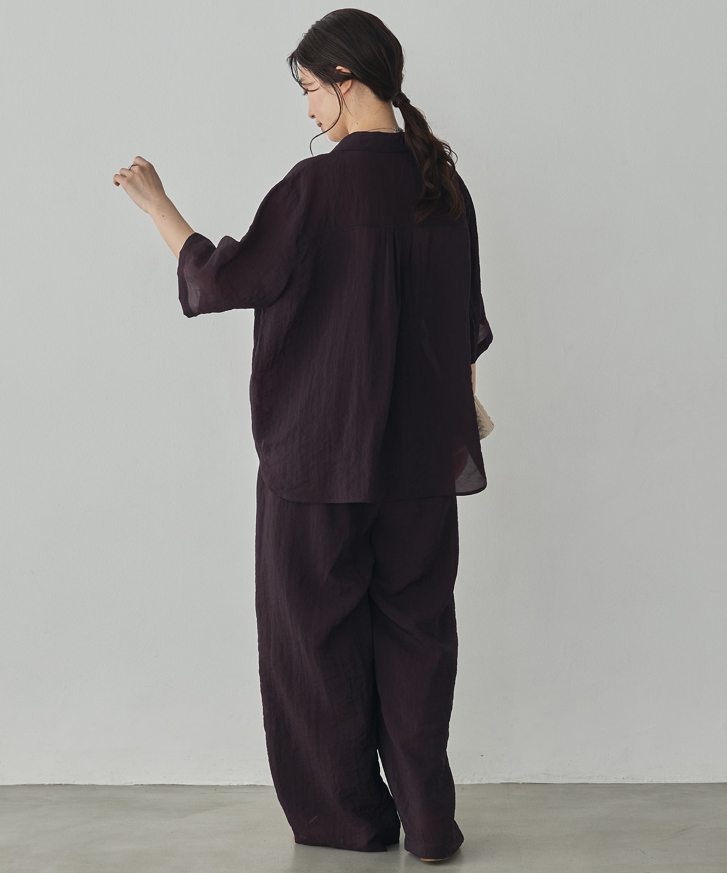 GLOSSY SHEER EASY PANTS
