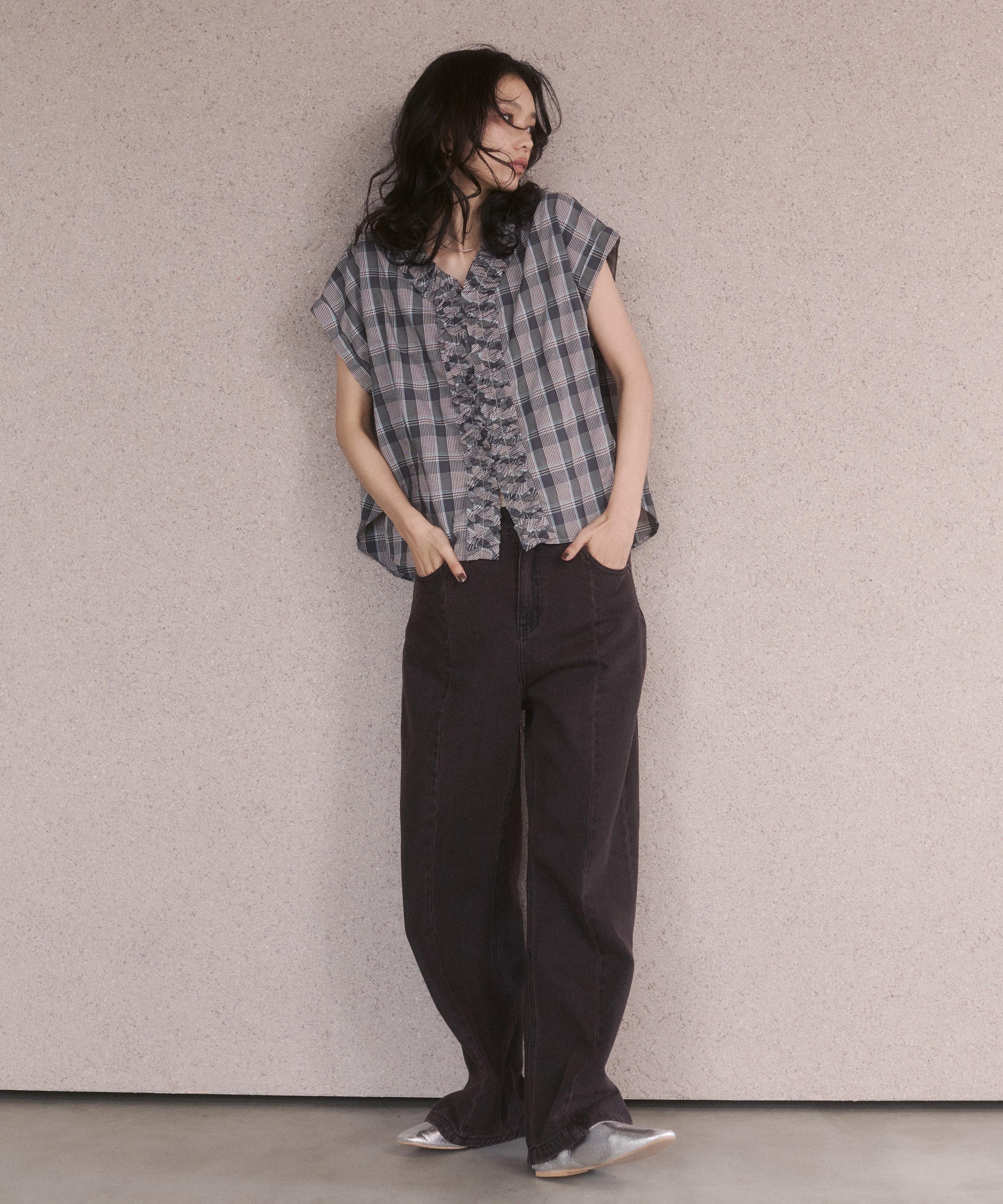CENTER-SEAM SEMI-FLARED DENIM PANTS