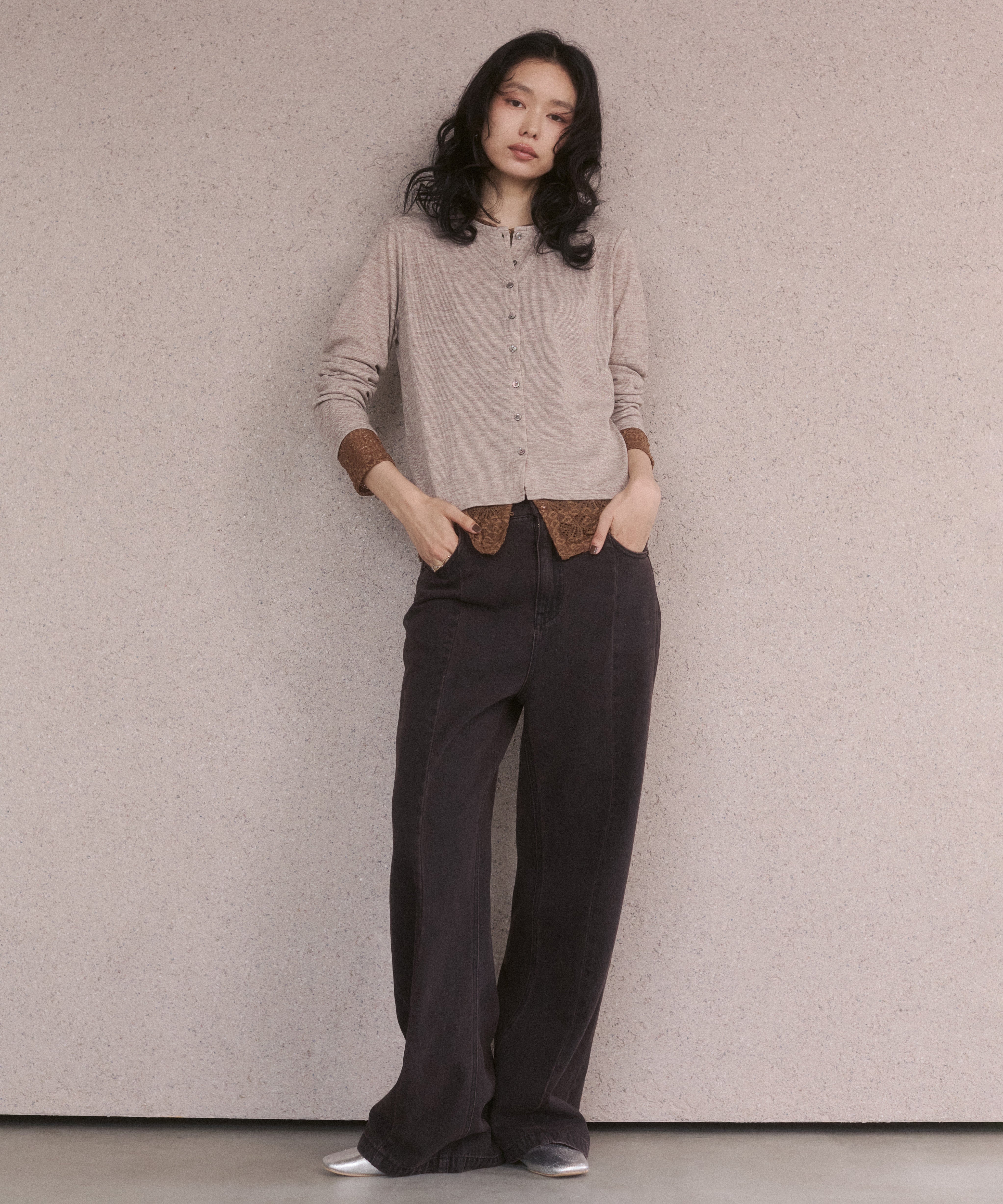 CENTER-SEAM SEMI-FLARED DENIM PANTS