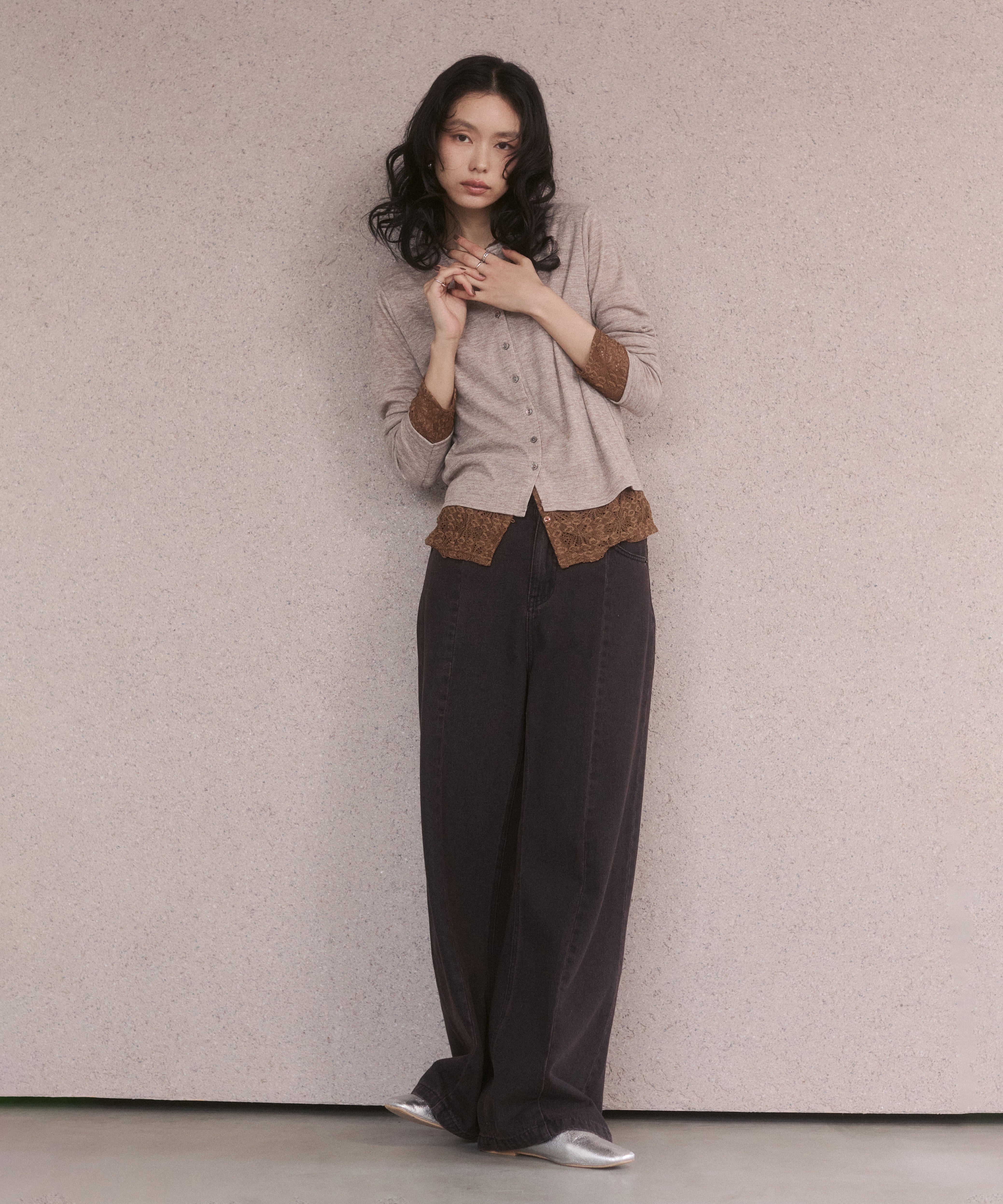 CENTER-SEAM SEMI-FLARED DENIM PANTS