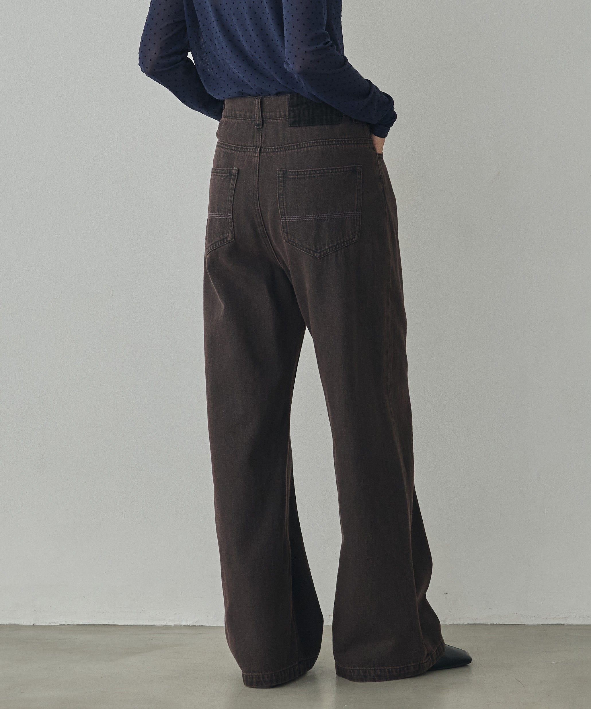 CENTER-SEAM SEMI-FLARED DENIM PANTS