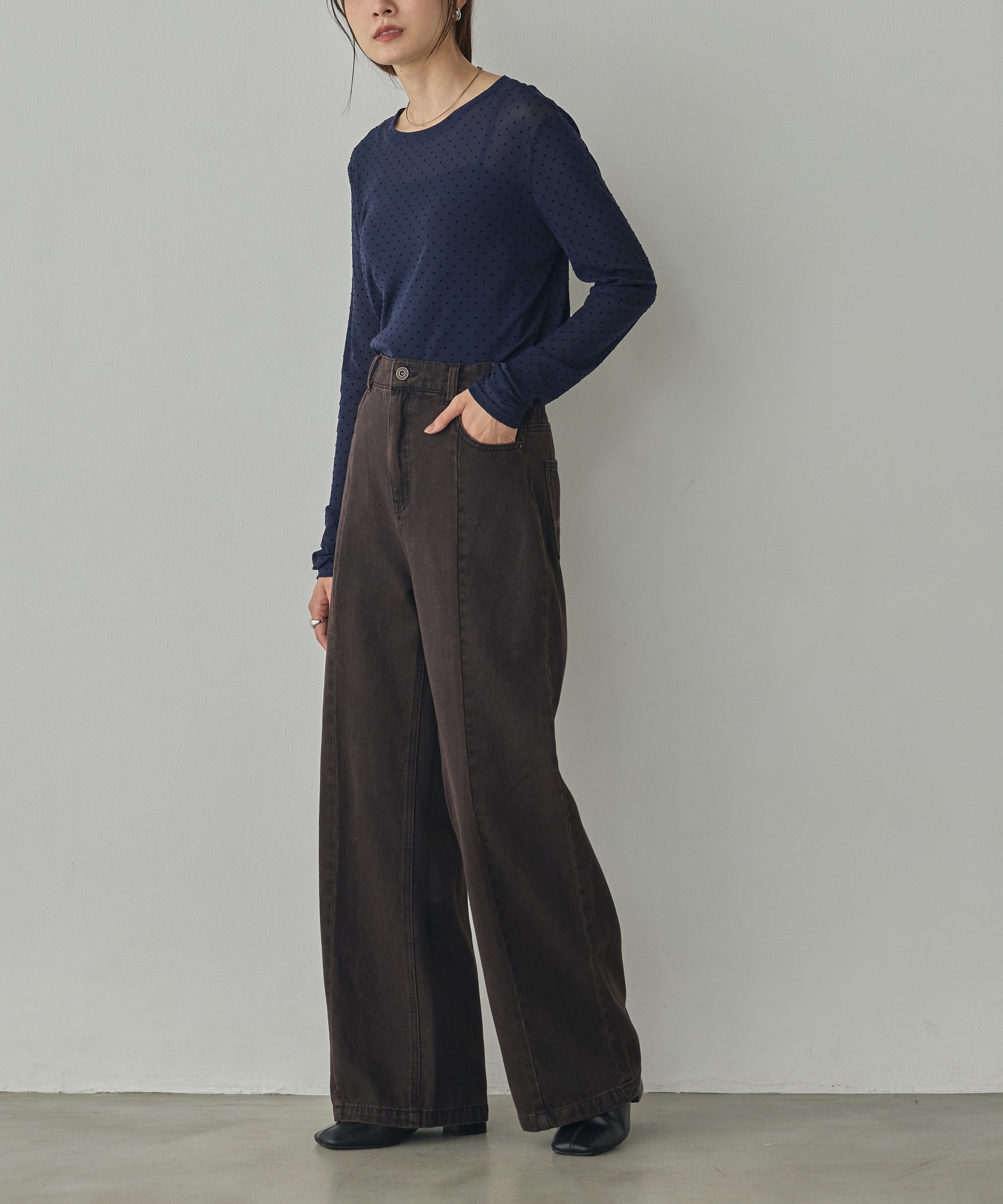 CENTER-SEAM SEMI-FLARED DENIM PANTS