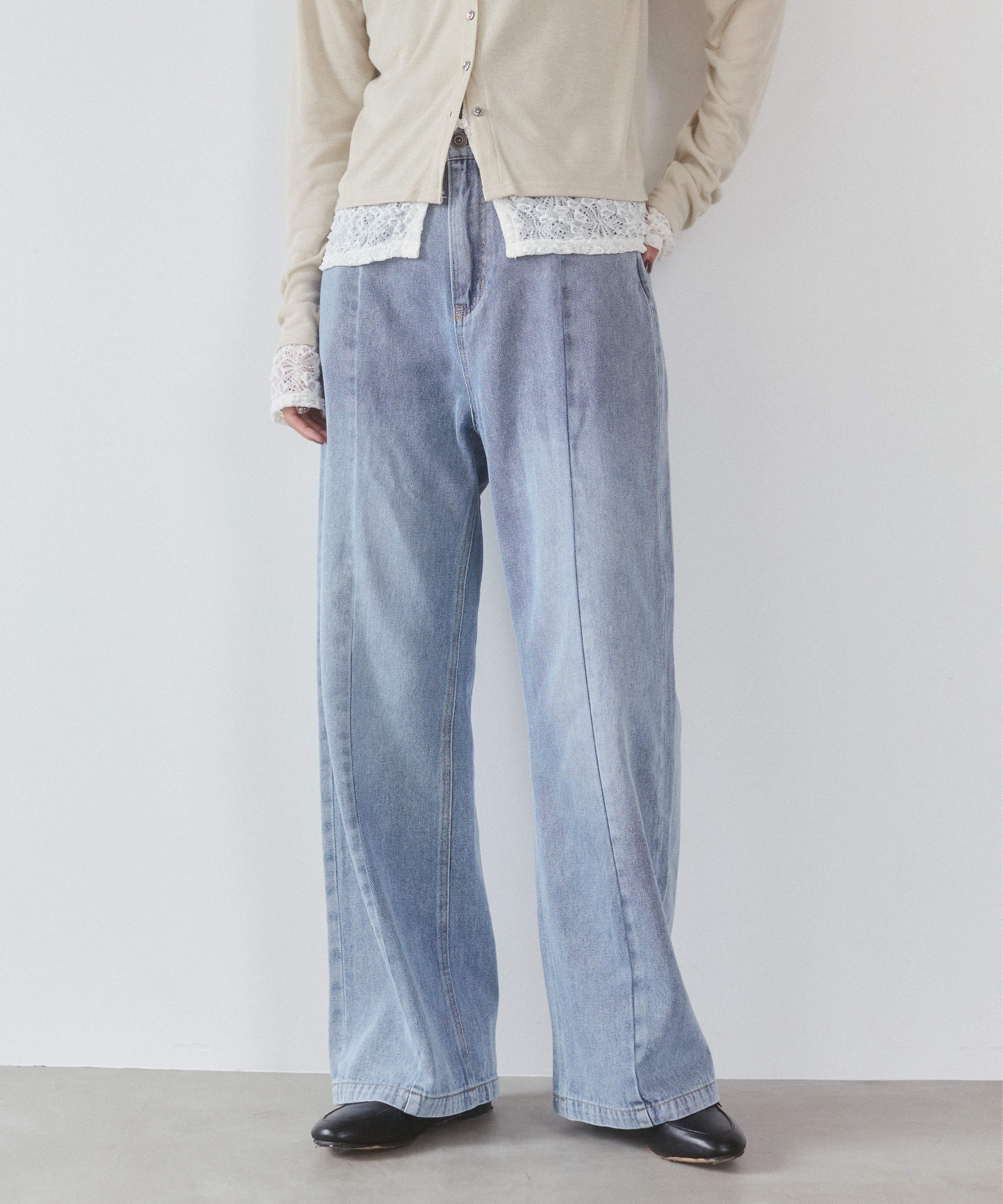 CENTER-SEAM SEMI-FLARED DENIM PANTS
