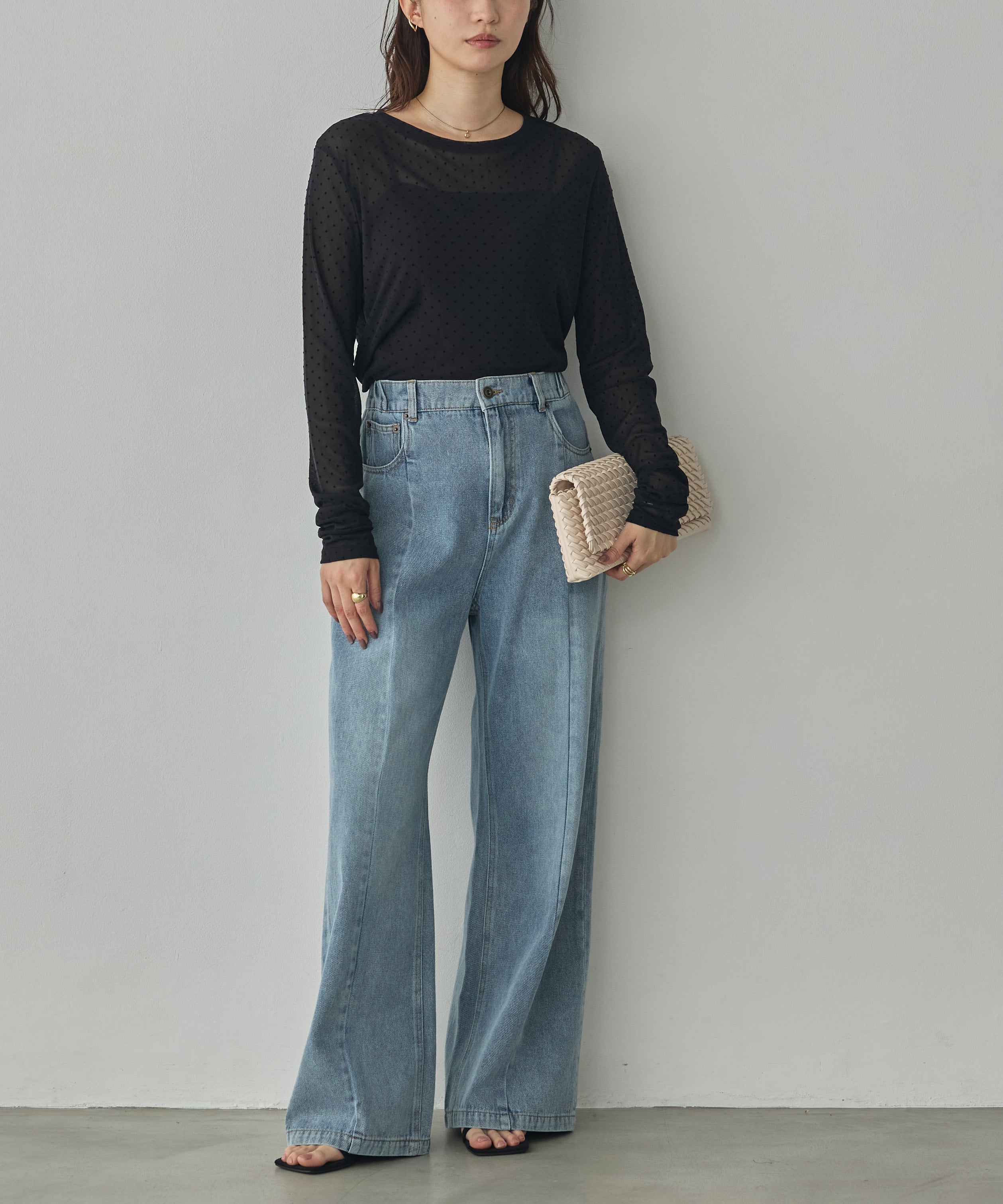 CENTER-SEAM SEMI-FLARED DENIM PANTS
