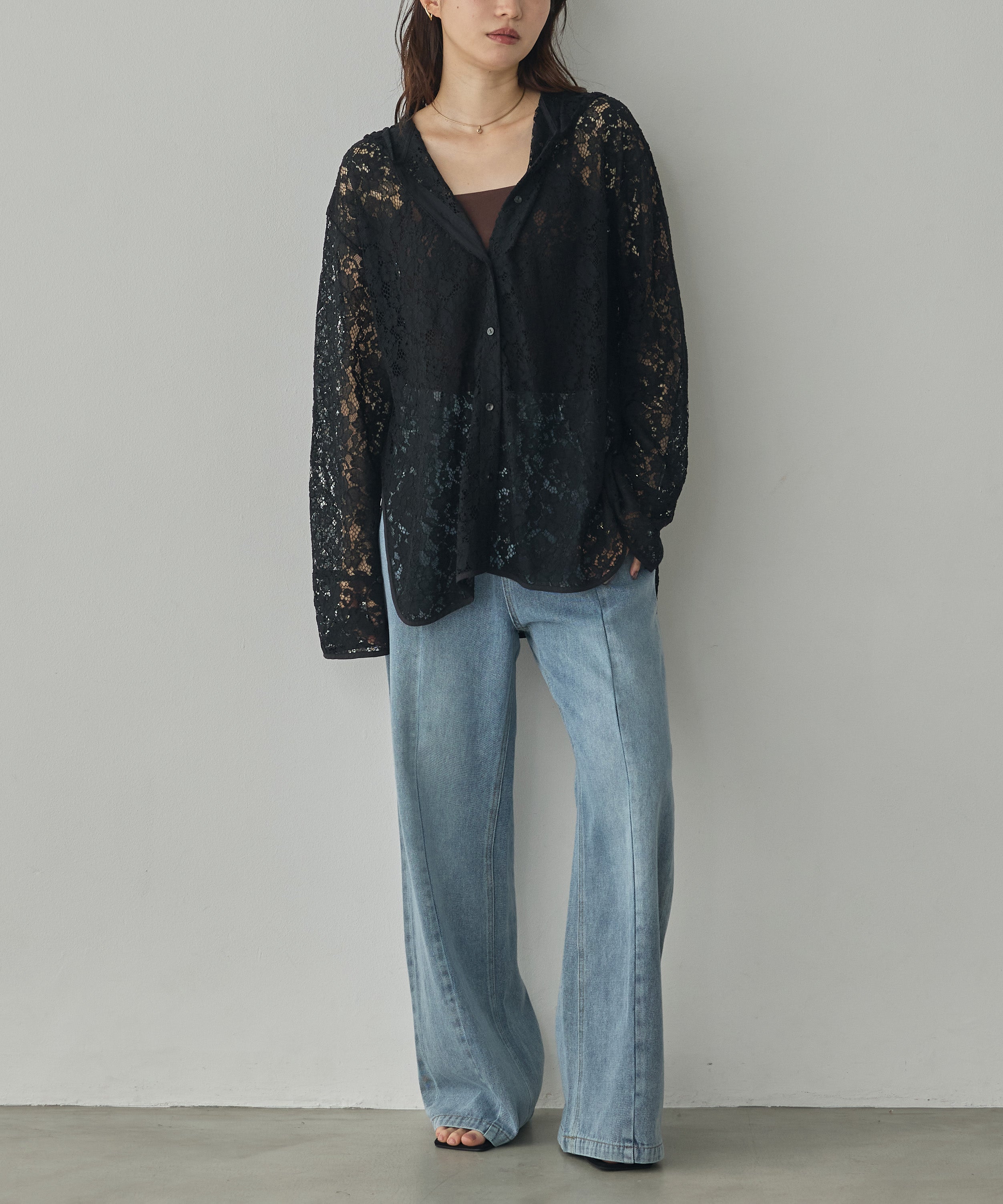 CENTER-SEAM SEMI-FLARED DENIM PANTS