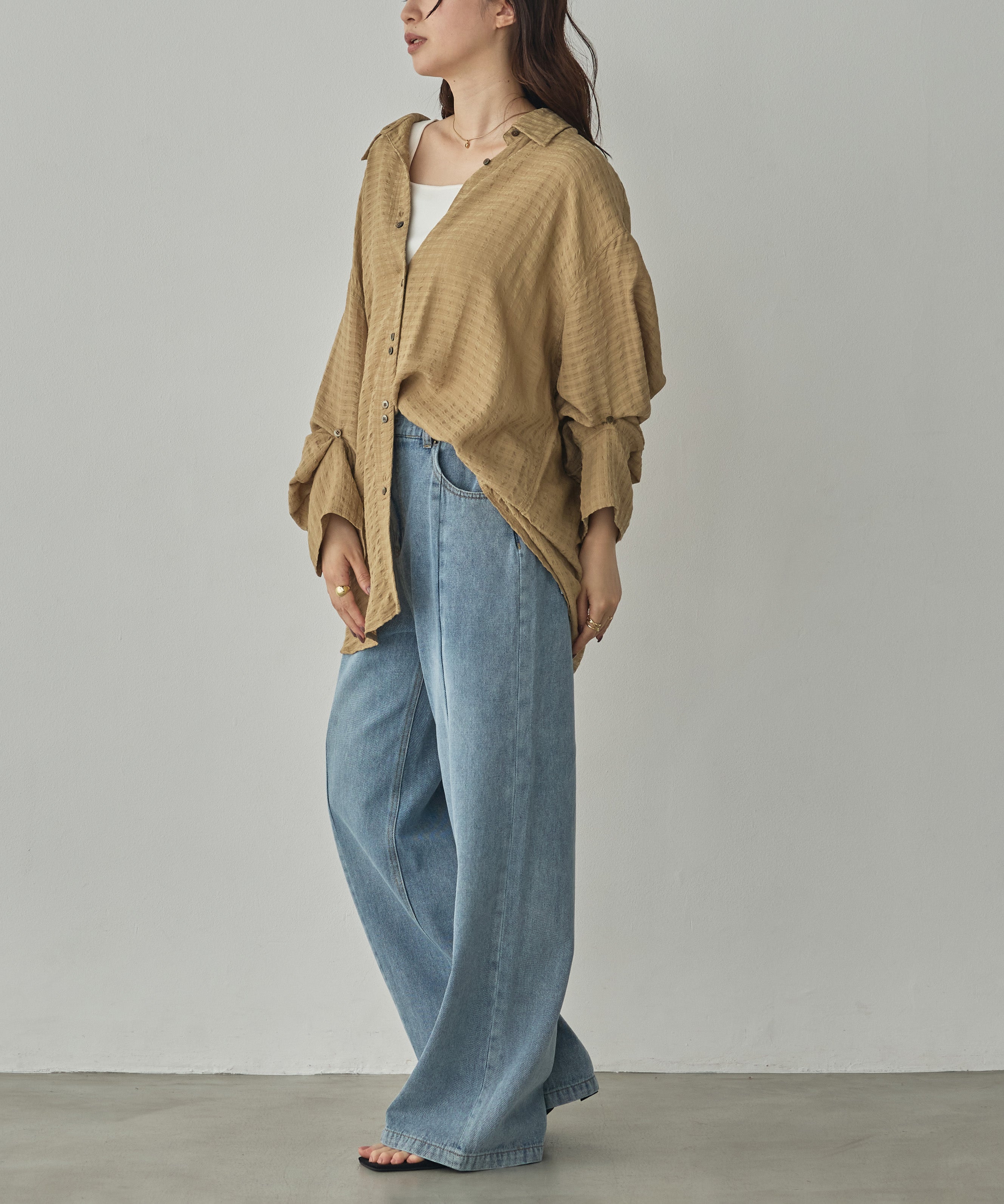 CENTER-SEAM SEMI-FLARED DENIM PANTS