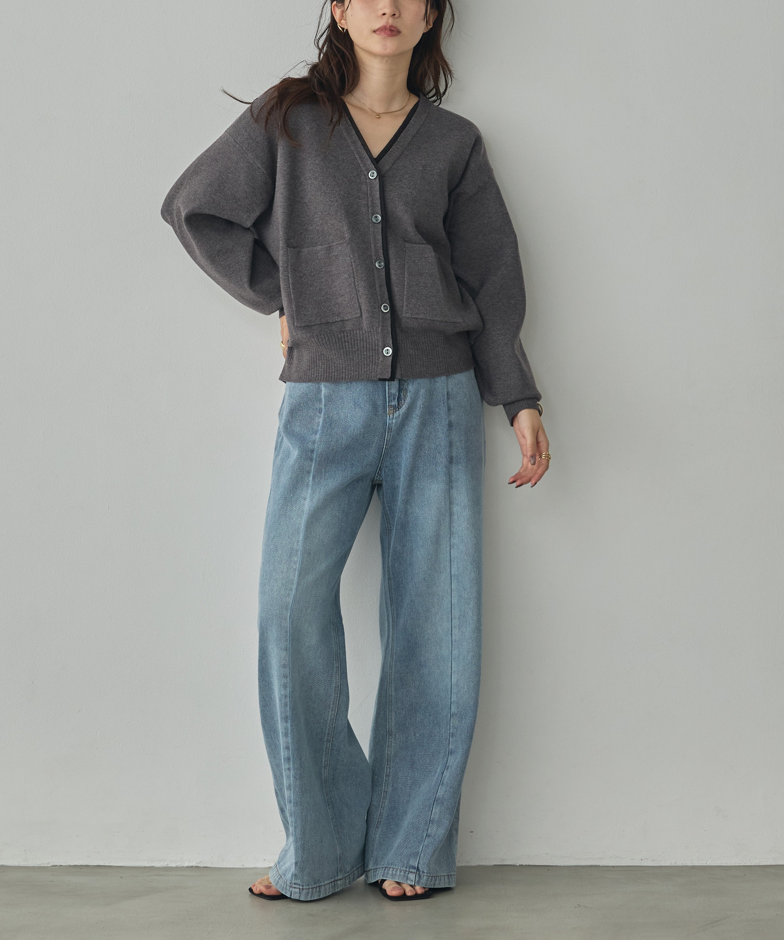 CENTER-SEAM SEMI-FLARED DENIM PANTS