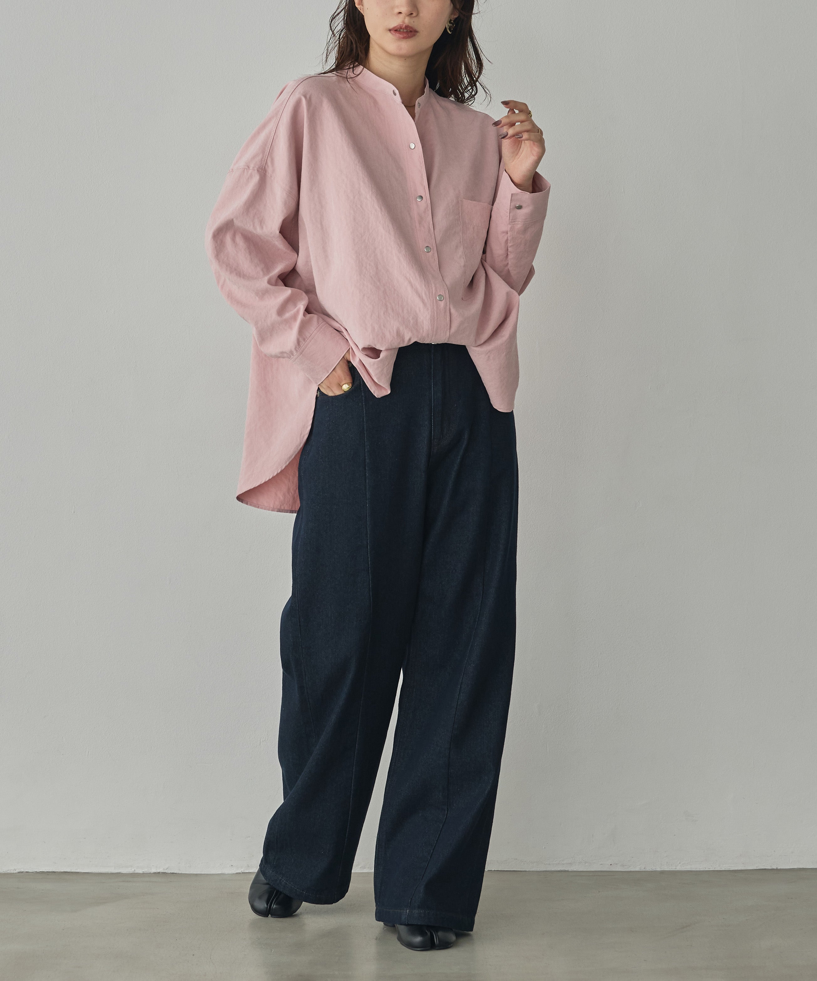 CENTER-SEAM SEMI-FLARED DENIM PANTS