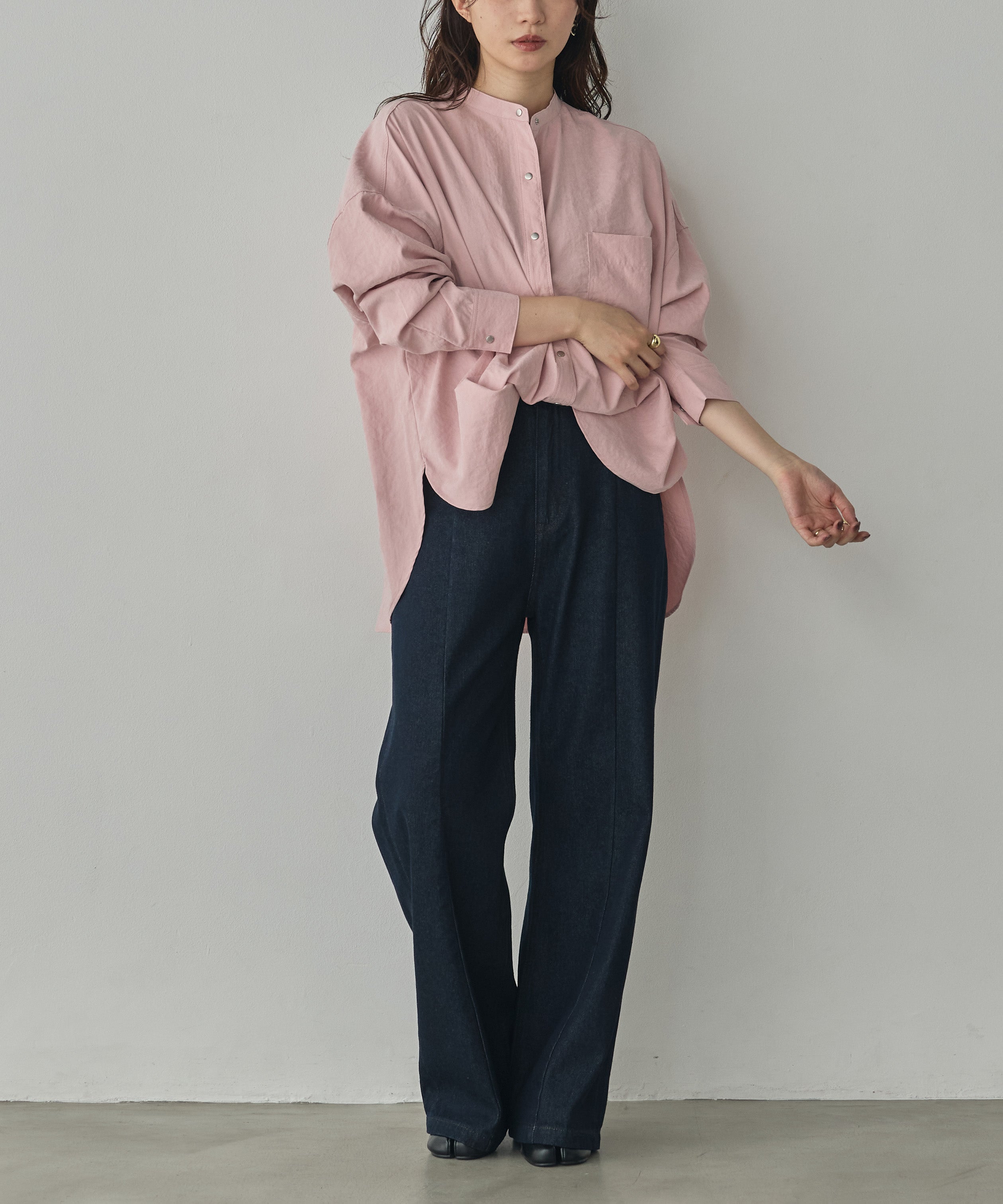 CENTER-SEAM SEMI-FLARED DENIM PANTS