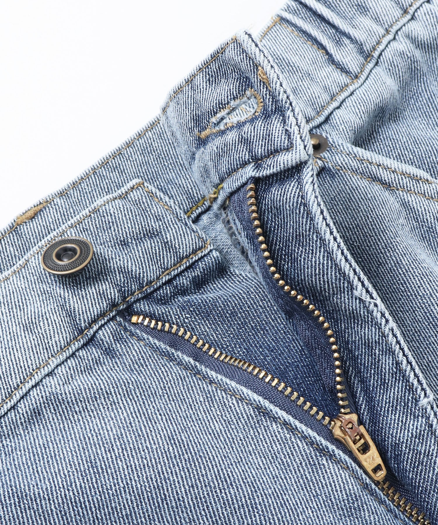 CENTER-SEAM SEMI-FLARED DENIM PANTS