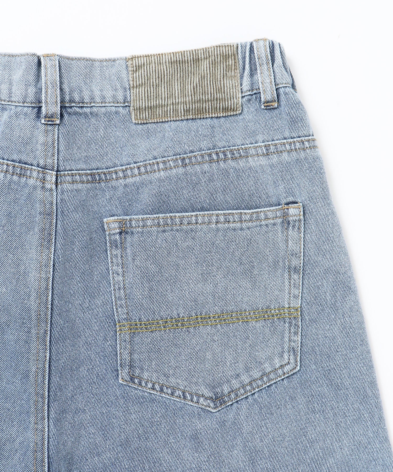 CENTER-SEAM SEMI-FLARED DENIM PANTS