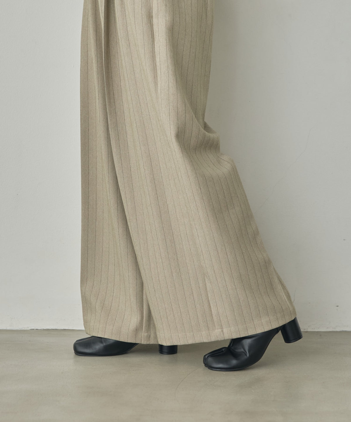 PLEATED PANTS