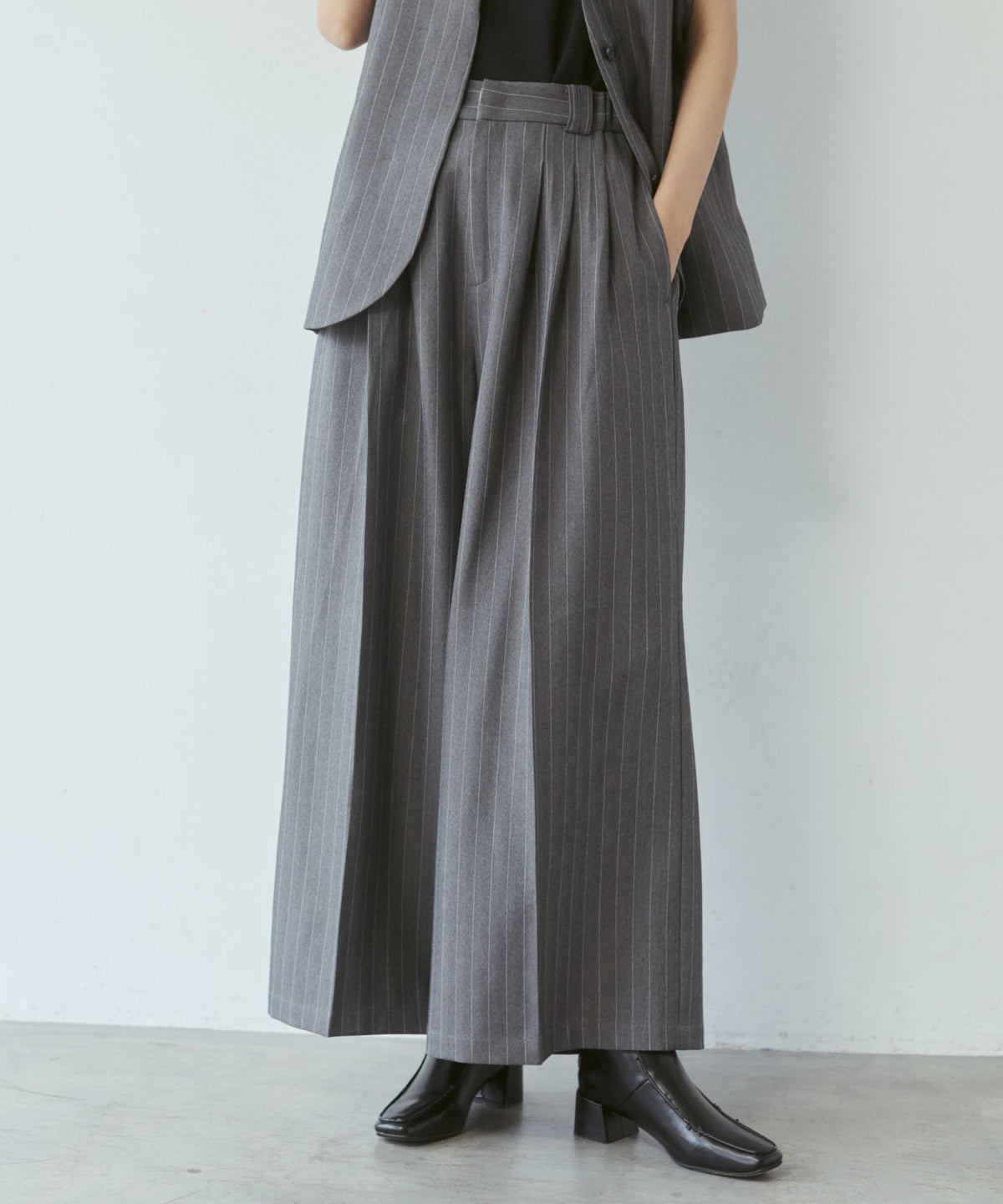 PLEATED PANTS