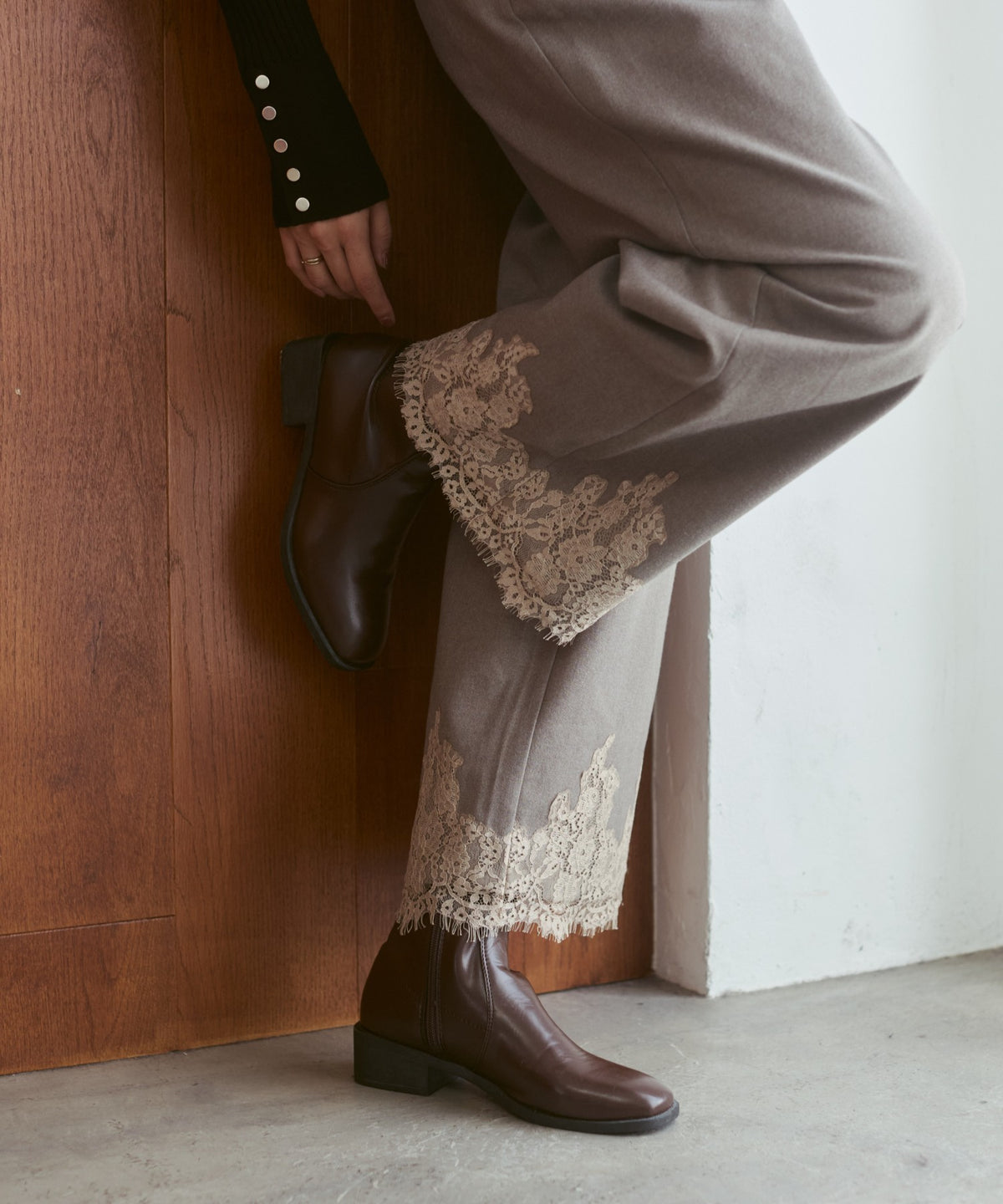 WIDE-LEG WITH LACE HEM PANTS