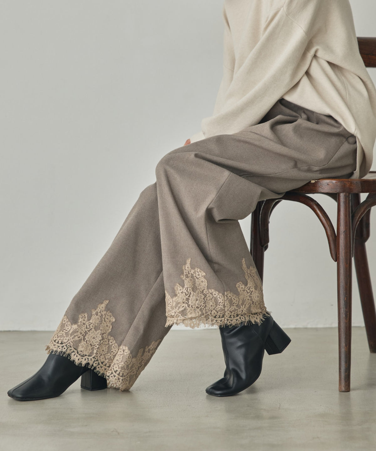 WIDE-LEG WITH LACE HEM PANTS