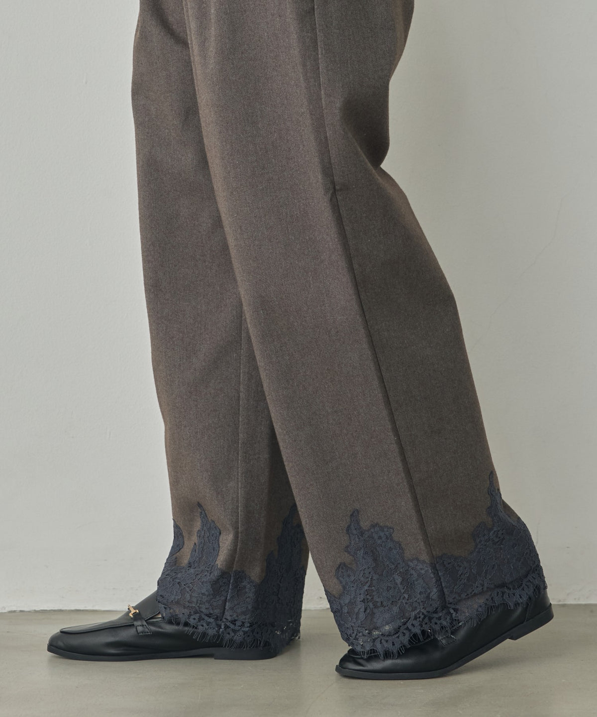 WIDE-LEG WITH LACE HEM PANTS