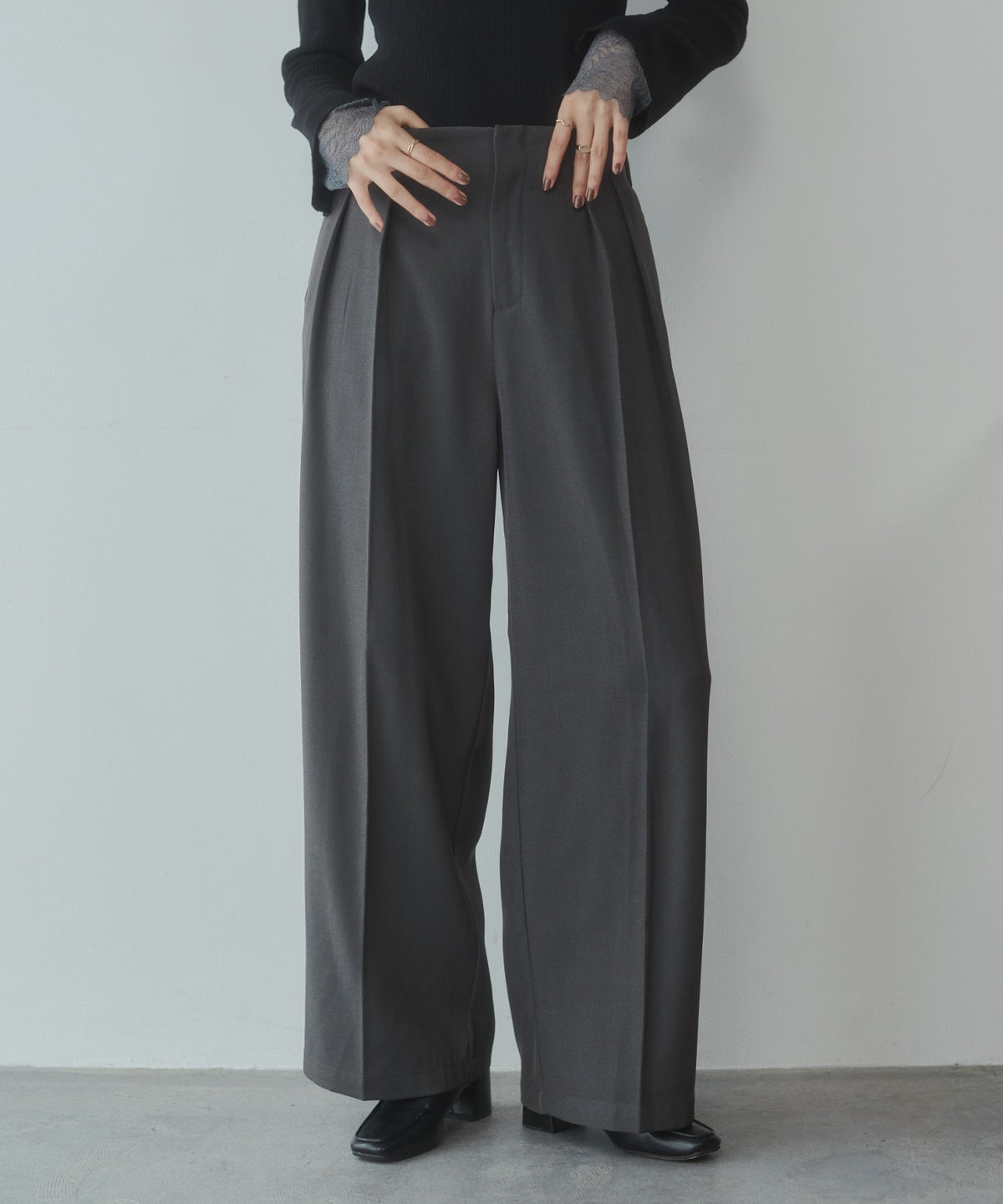 POLY-TWILL TUCK PANTS