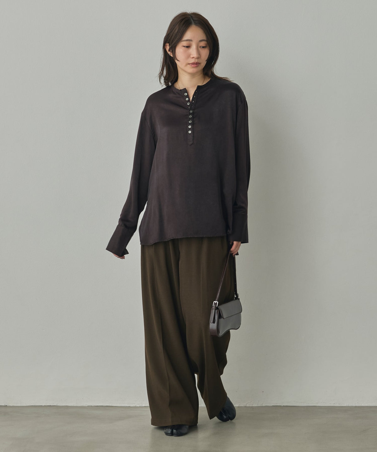 POLY-TWILL TUCK PANTS