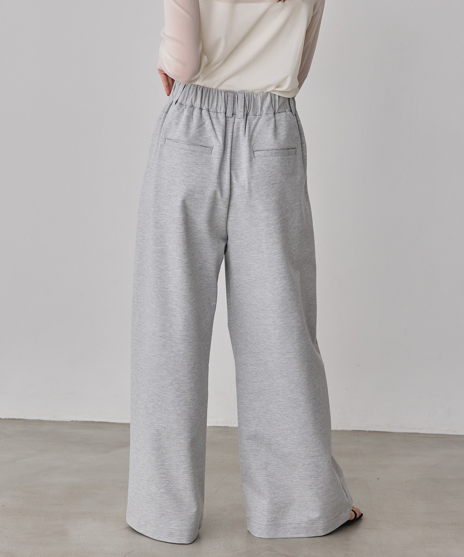 TUCK SWEATPANTS