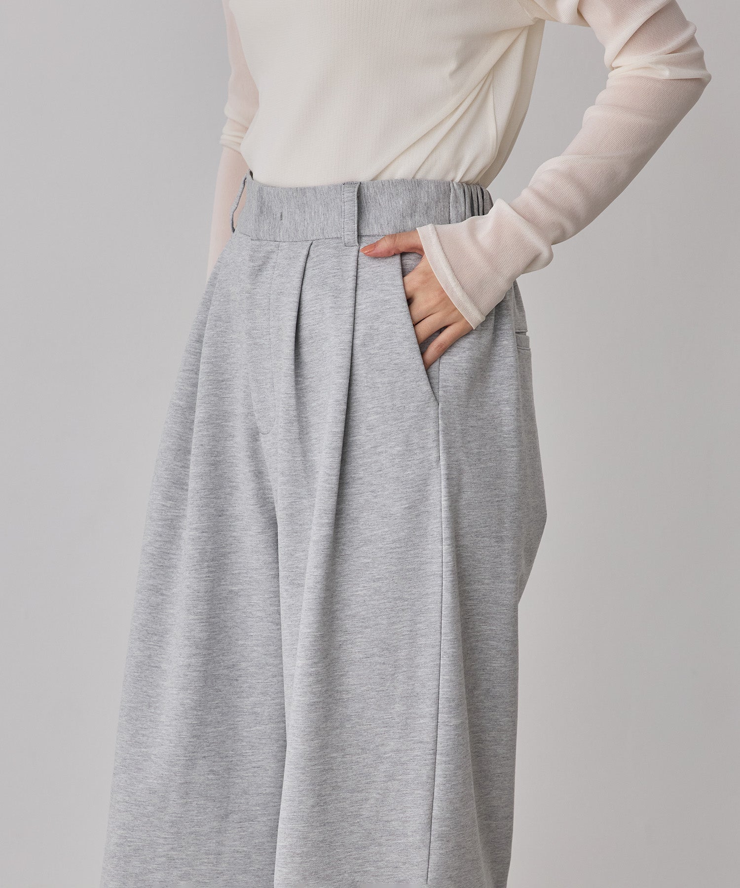 TUCK SWEATPANTS