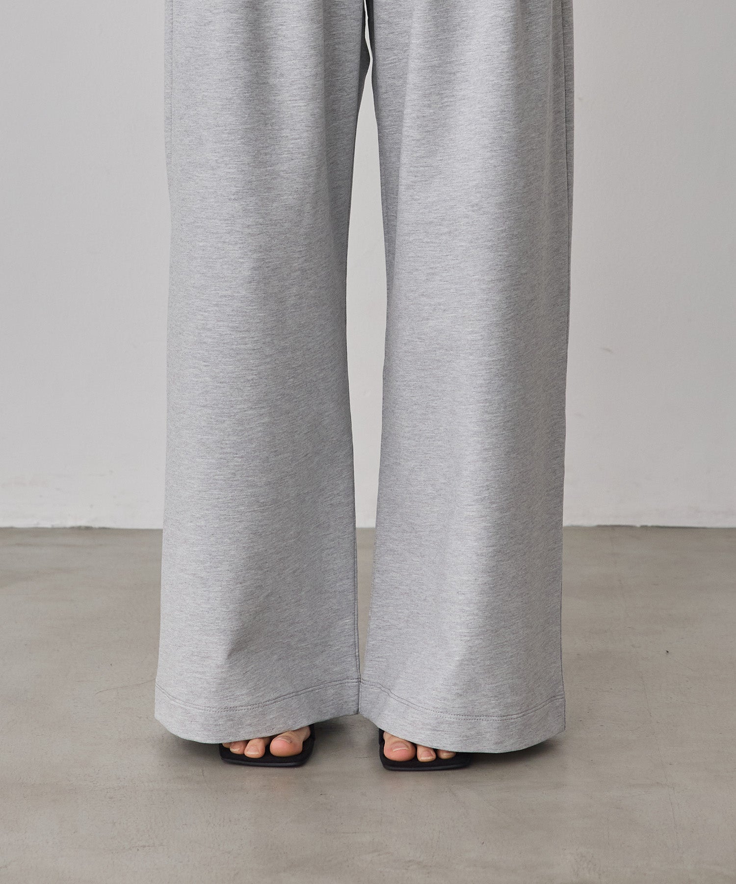 TUCK SWEATPANTS