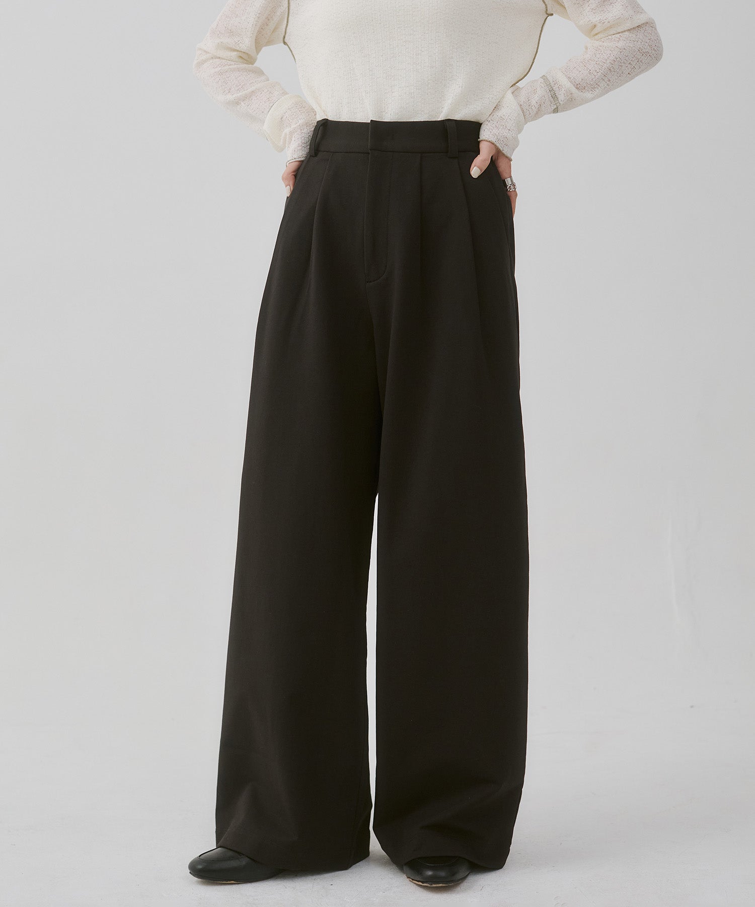 TUCK SWEATPANTS