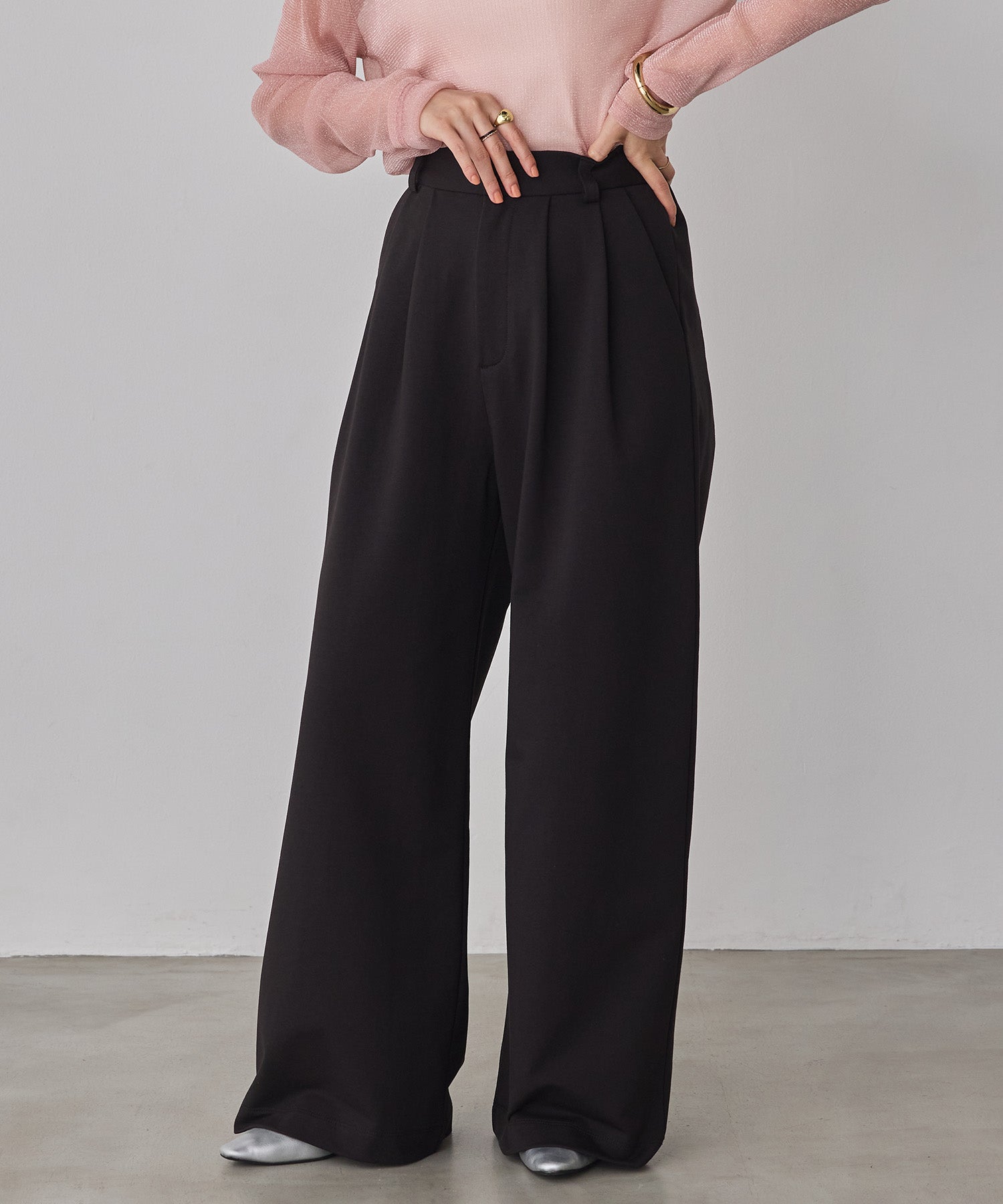 TUCK SWEATPANTS