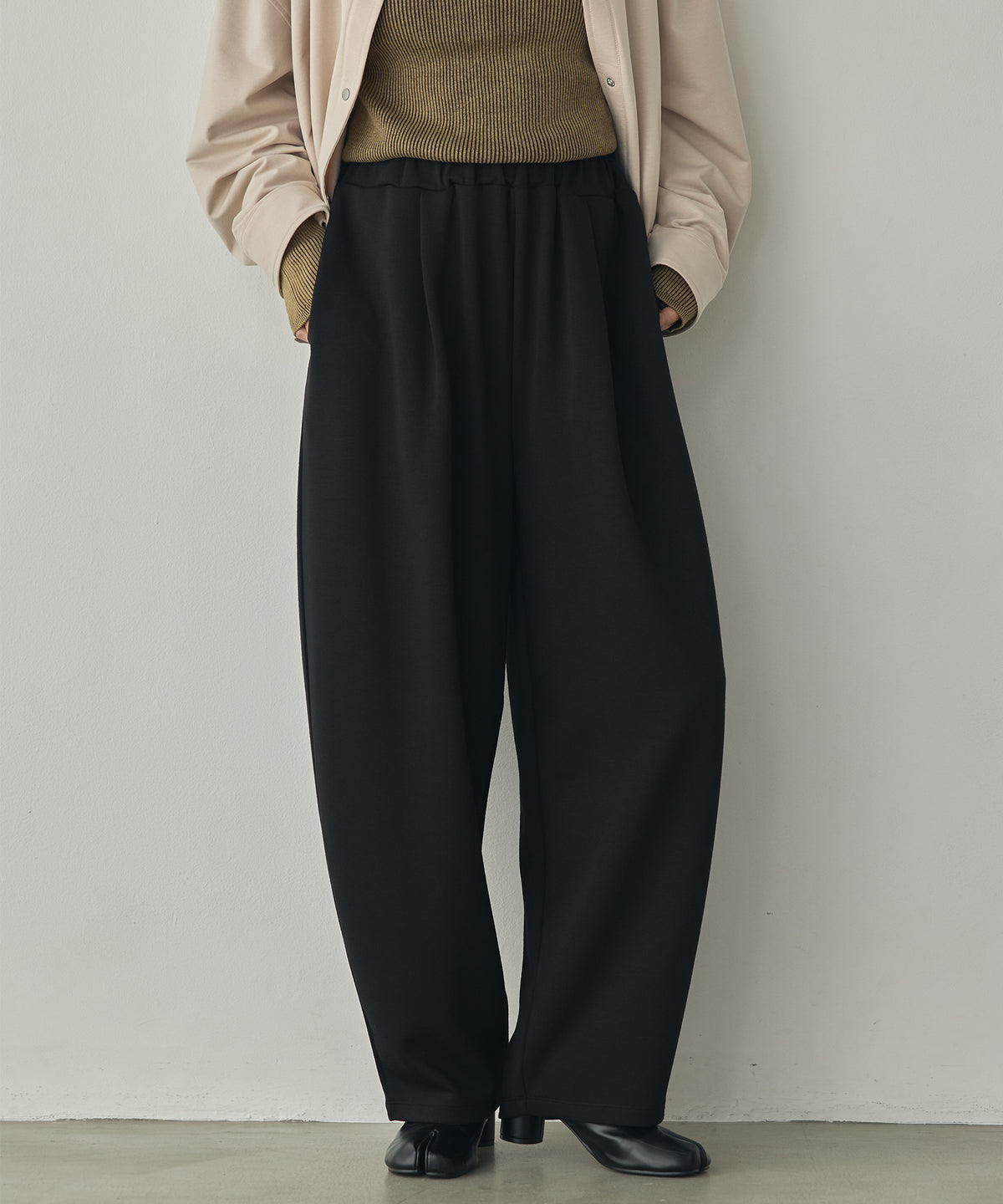 THICK CARDBOARD CURVY PANTS