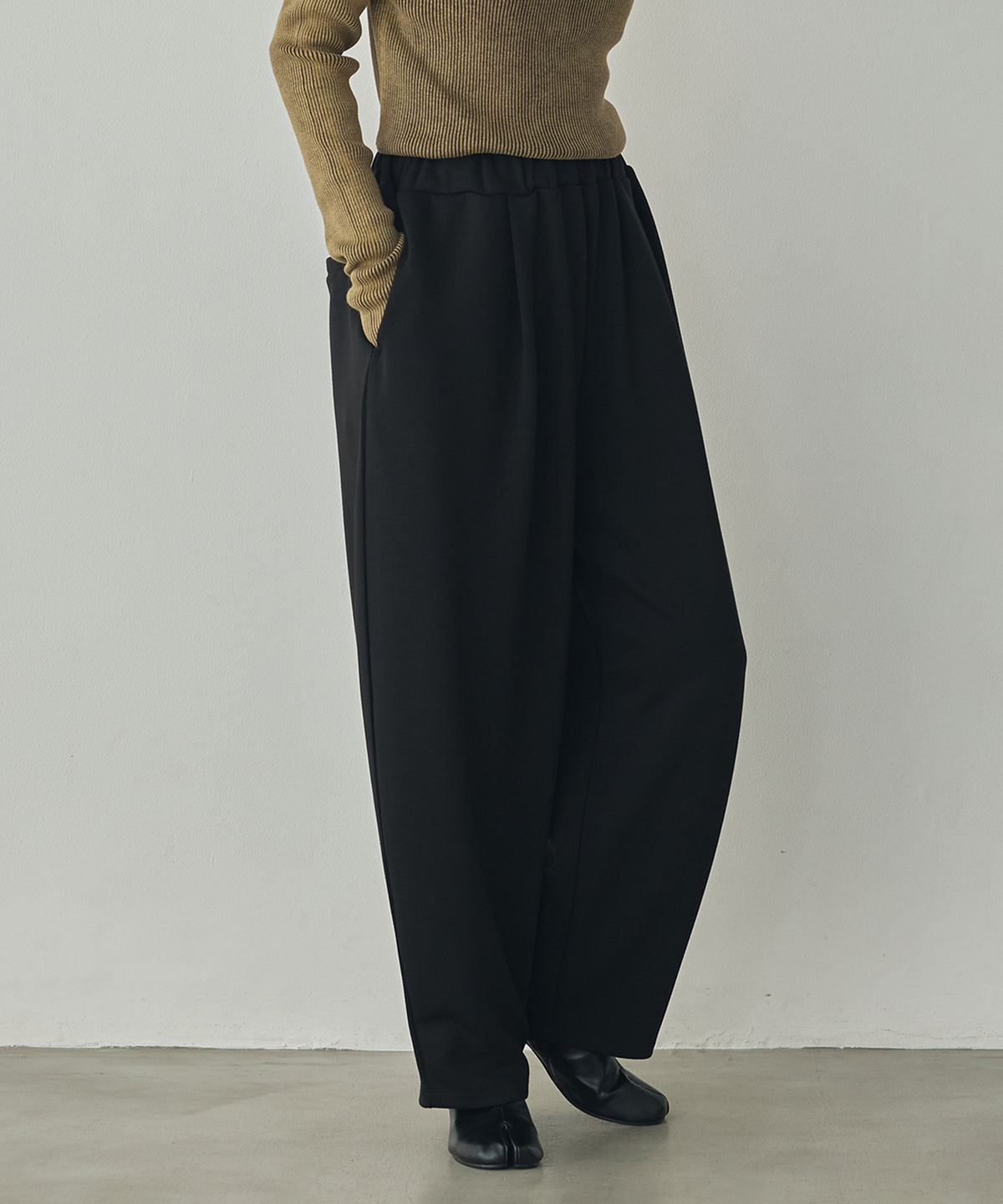 THICK CARDBOARD CURVY PANTS
