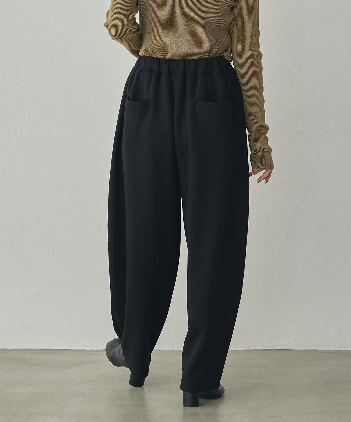THICK CARDBOARD CURVY PANTS