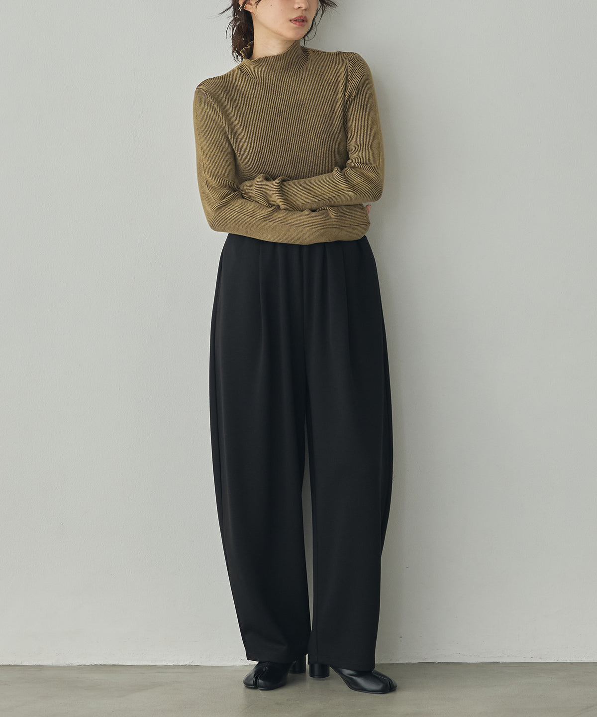 THICK CARDBOARD CURVY PANTS