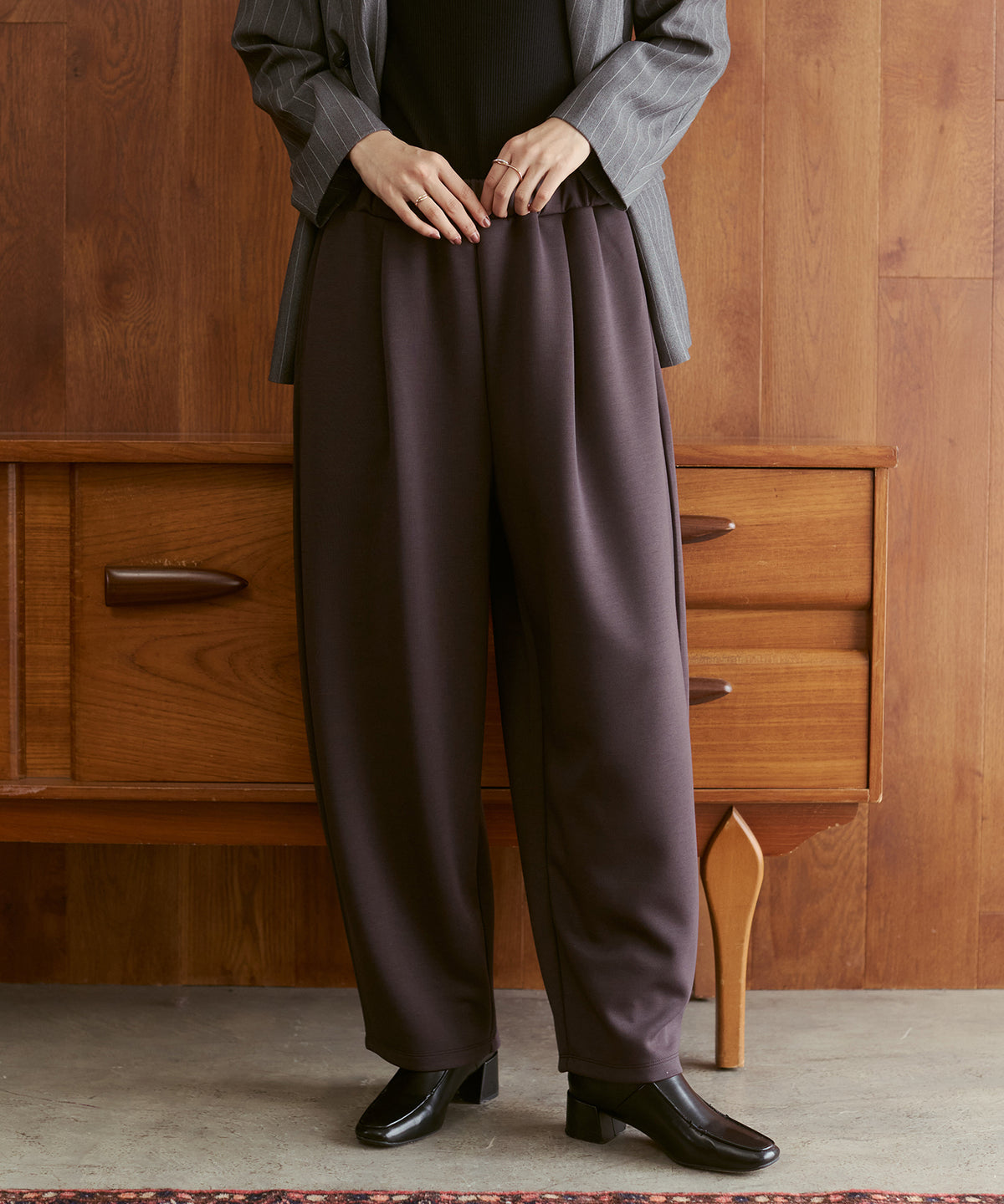 THICK CARDBOARD CURVY PANTS