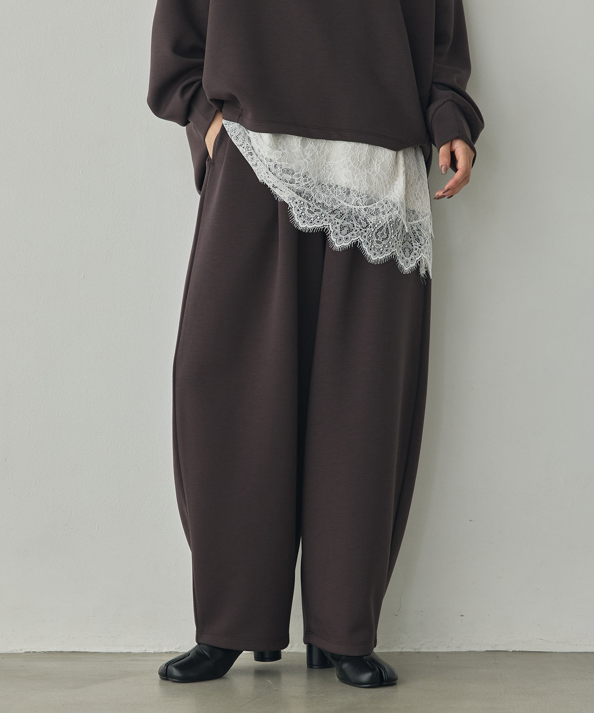 THICK CARDBOARD CURVY PANTS
