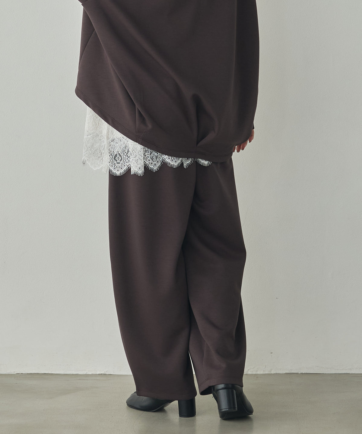 THICK CARDBOARD CURVY PANTS